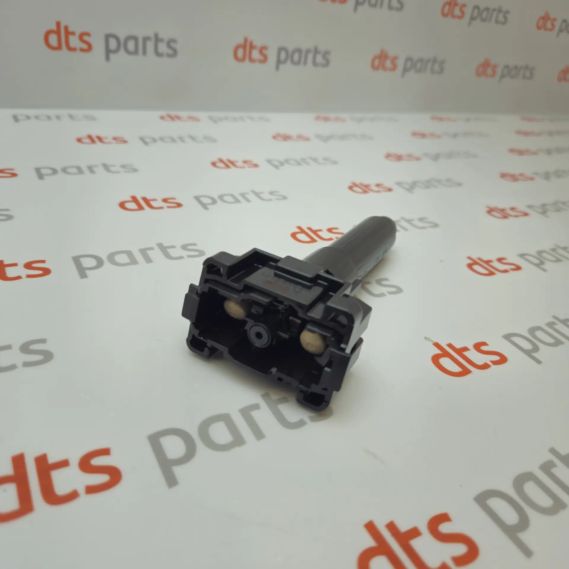 OEM Toyota 852070E040 – Front right headlight washer nozzle