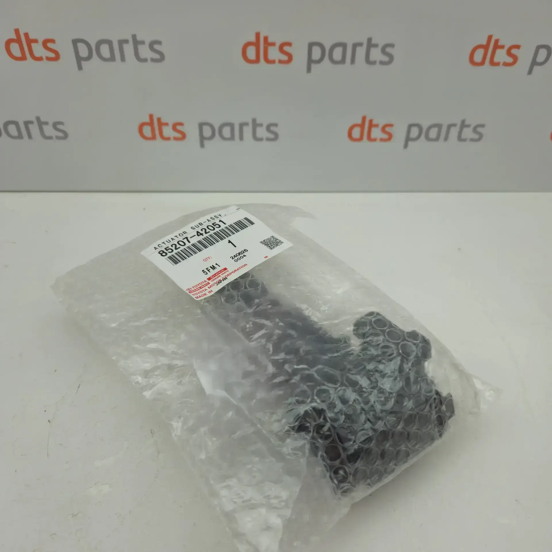 OEM Toyota/Lexus 8520742051 – Front right headlight washer nozzle