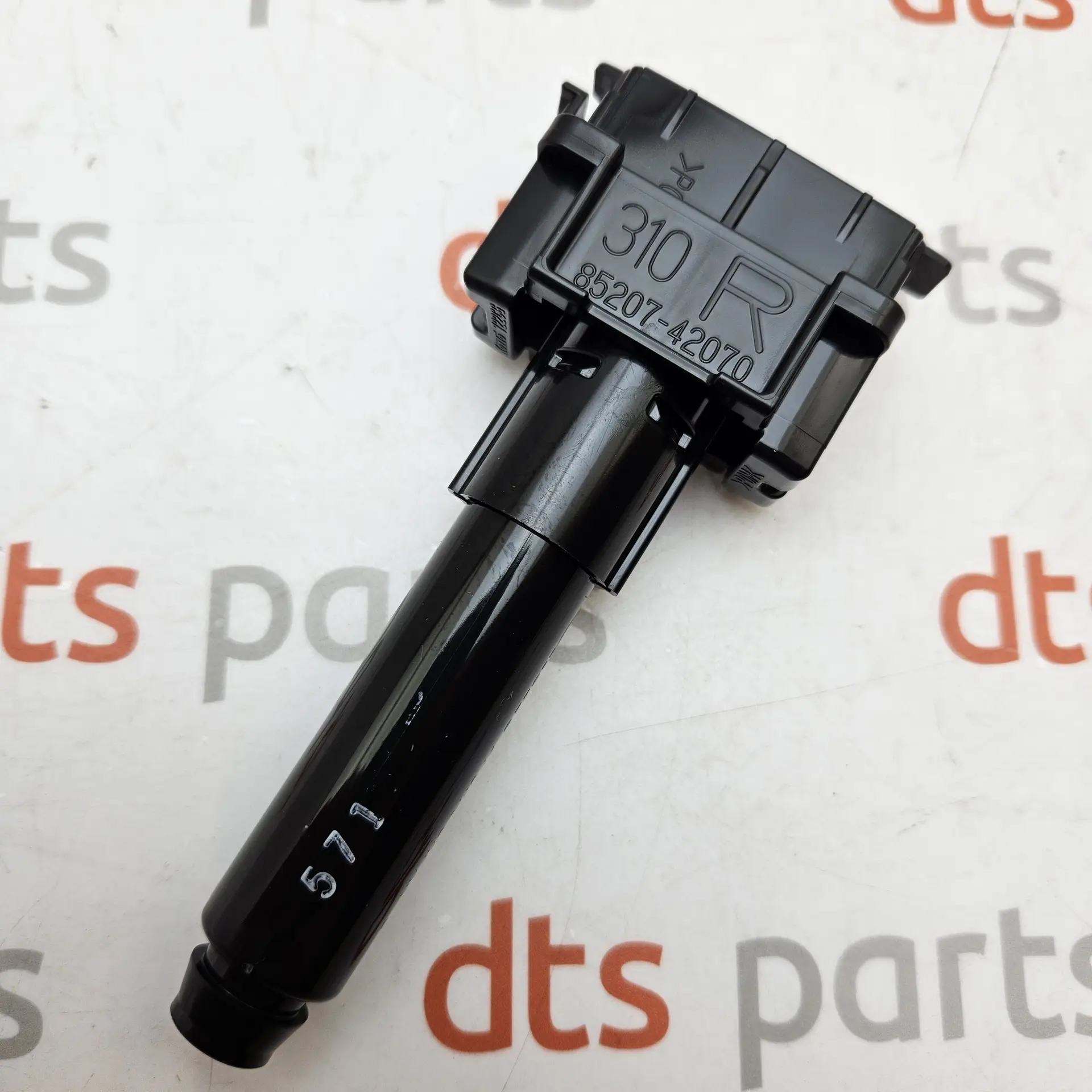 OEM Toyota 8520742070 – Right headlight washer actuator