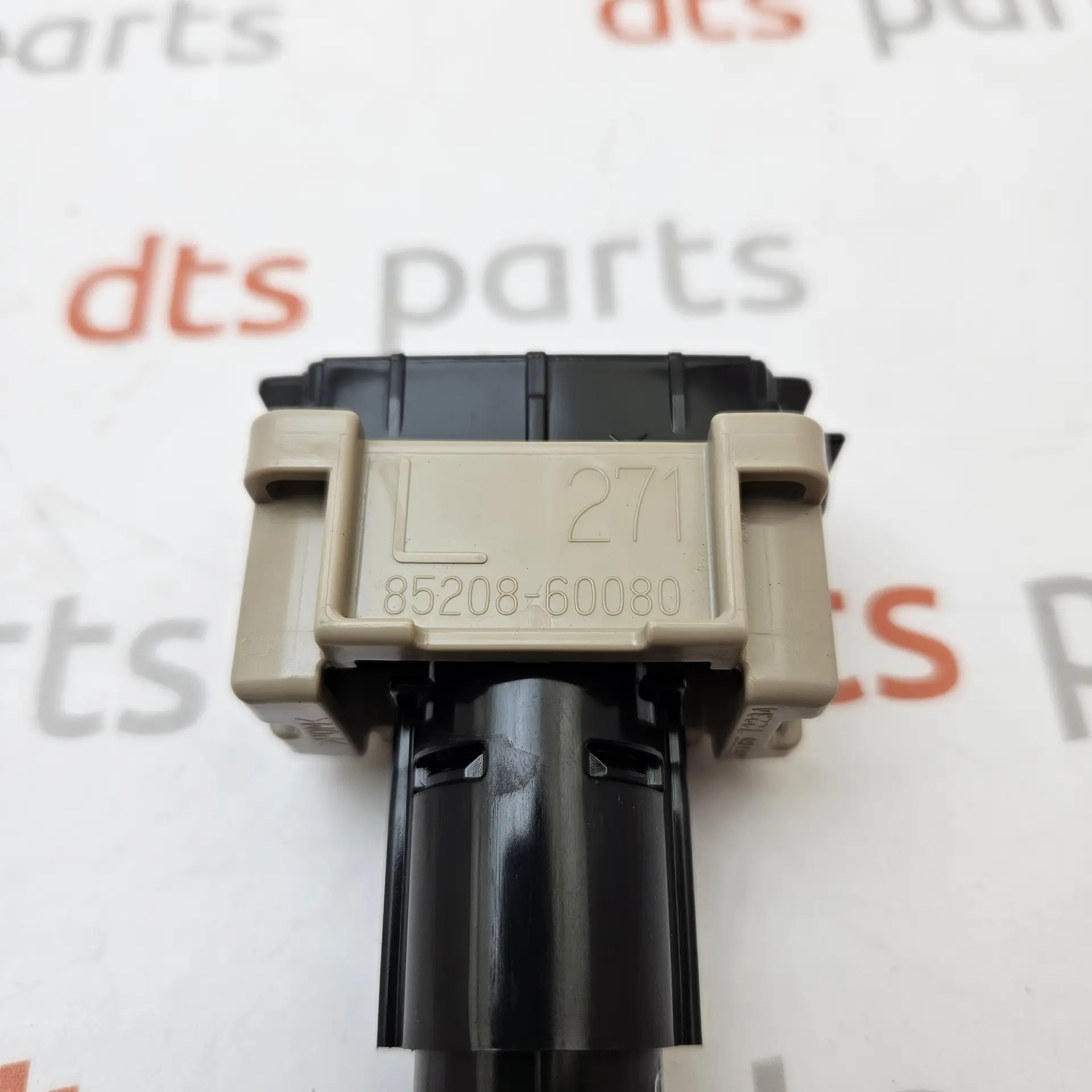 OEM Toyota 8520860080 – Headlamp Washer Nozzle Actuator Left/LH