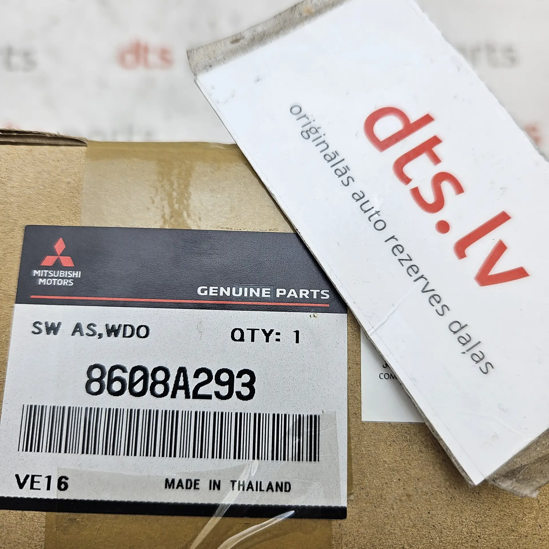 OEM Mitsubishi 8608A293 – Front left master power window switch assembly