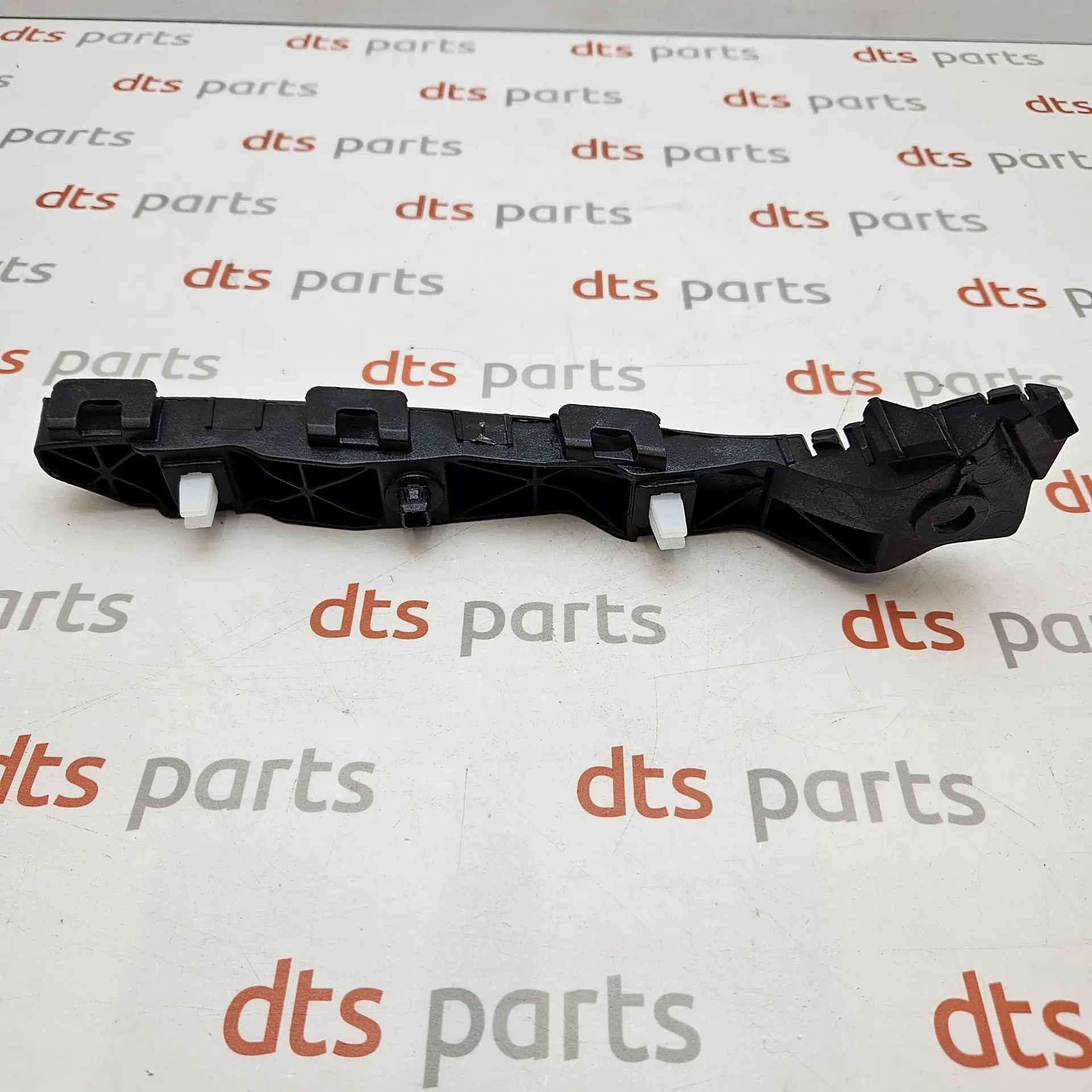 OEM Hyundai 865133Z000 – Front left bumper bracket