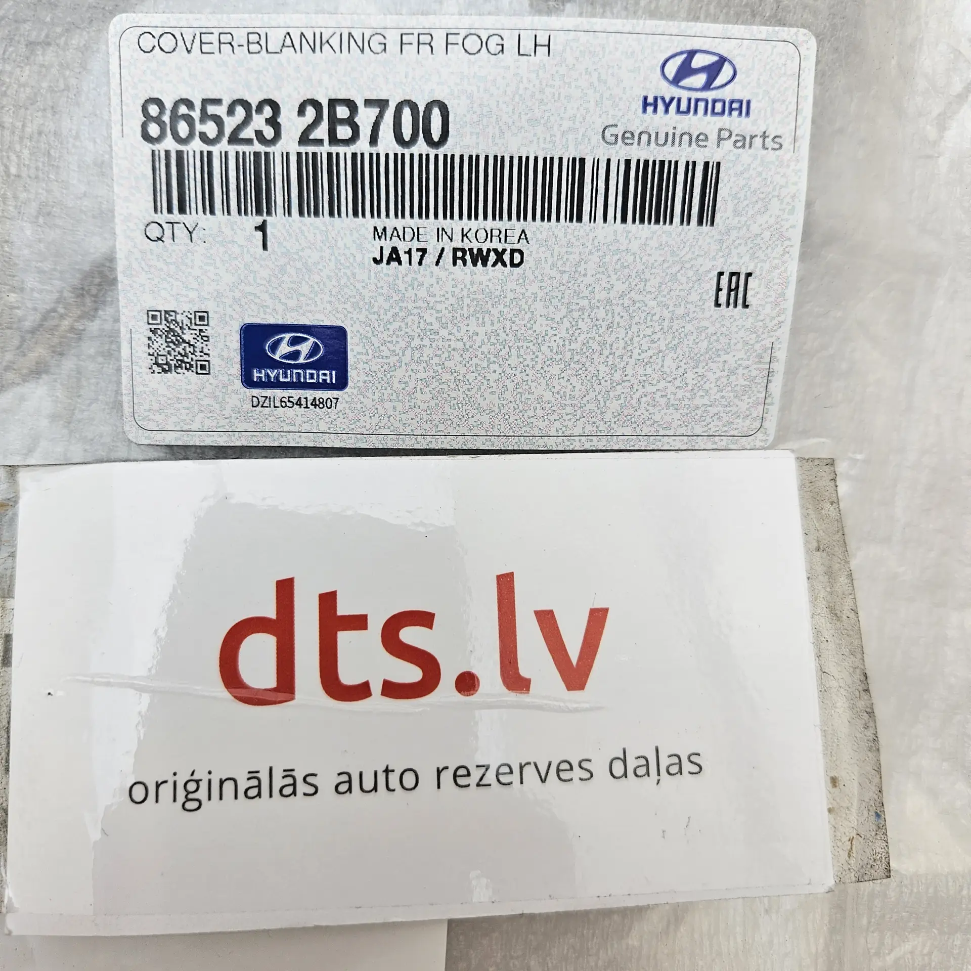 OEM Hyundai 865232B700 – Front bumper fog blanking cover trim