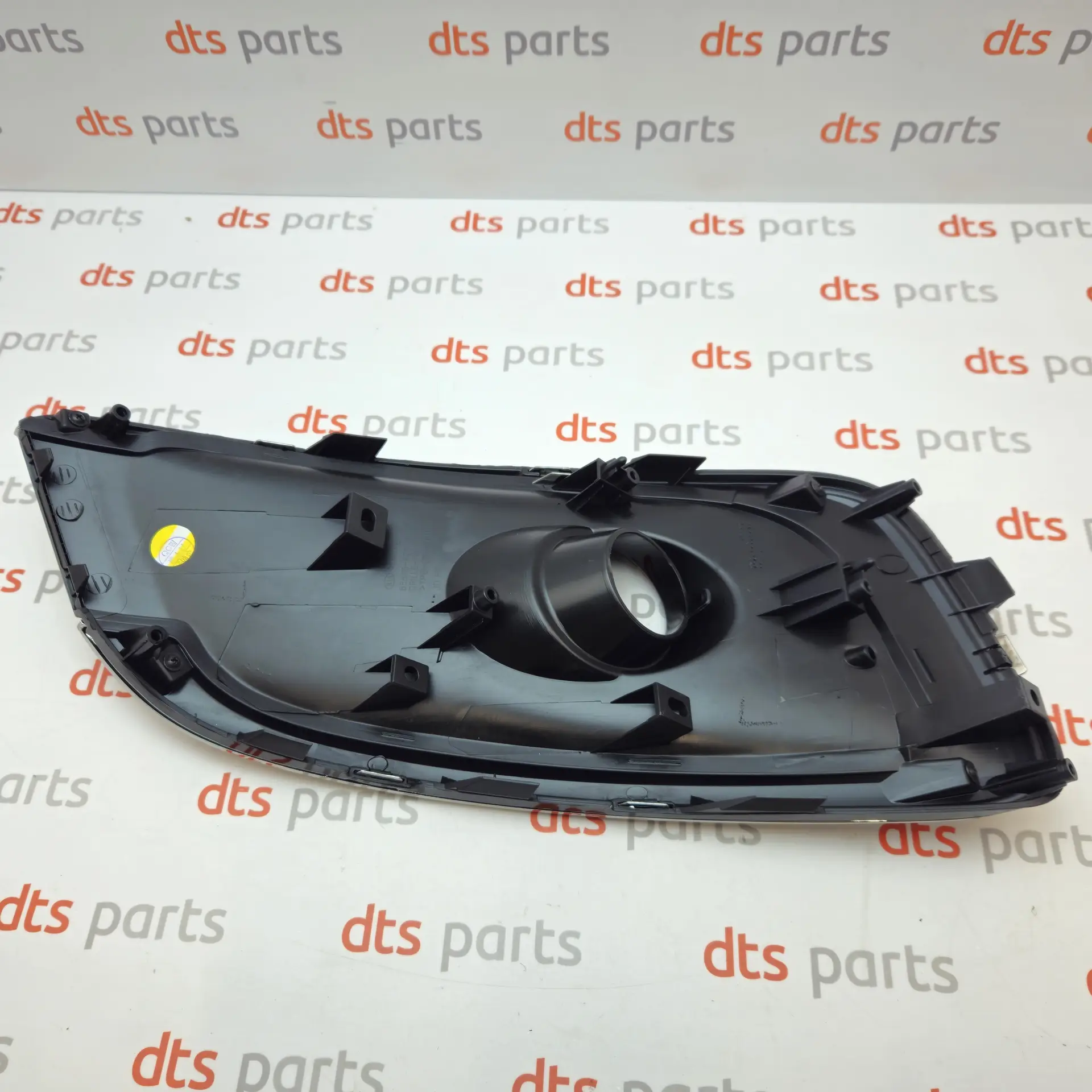OEM Kia 86563A2600 – Front left fog light trim