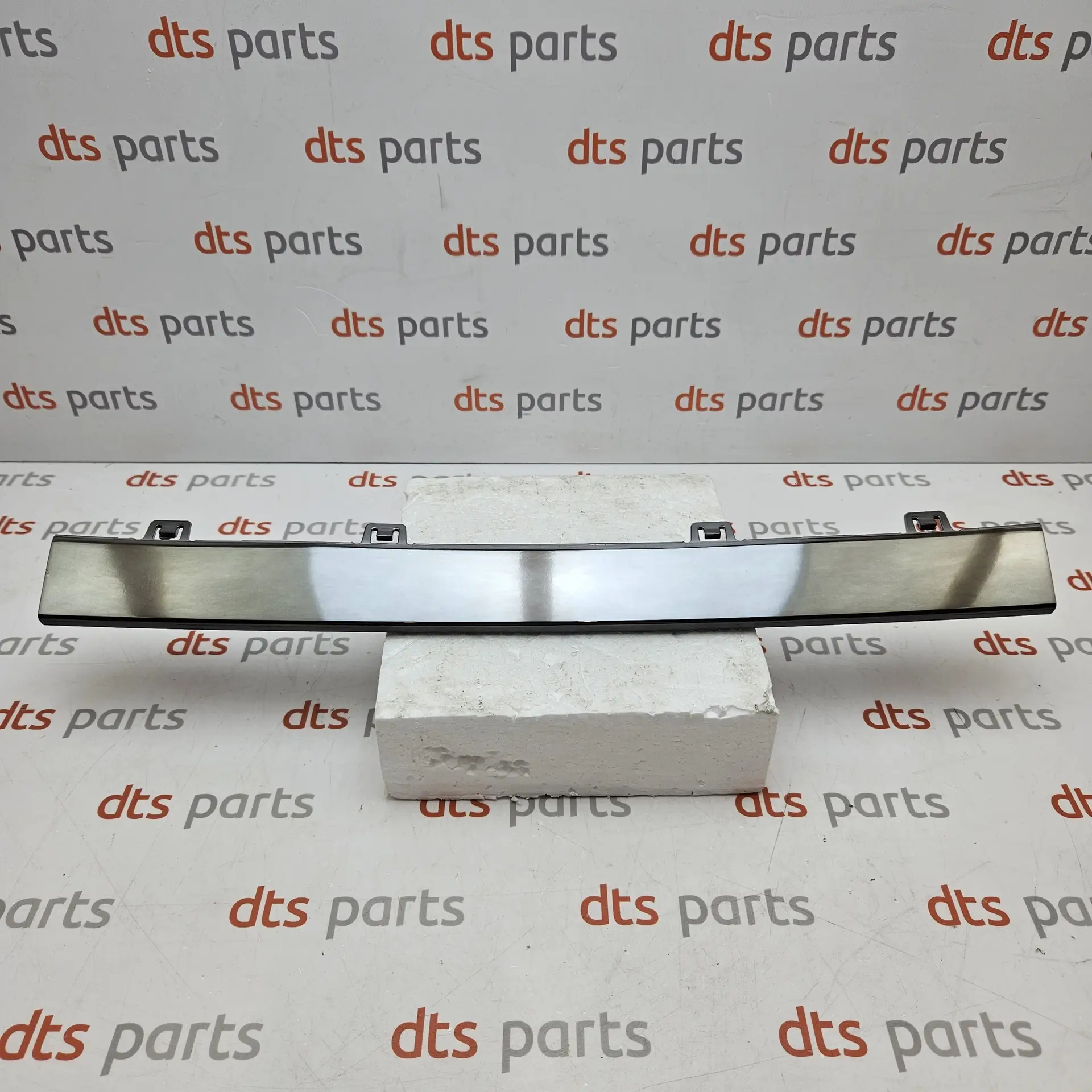 OEM Hyundai 86569N7010TRC – Front bumper center molding