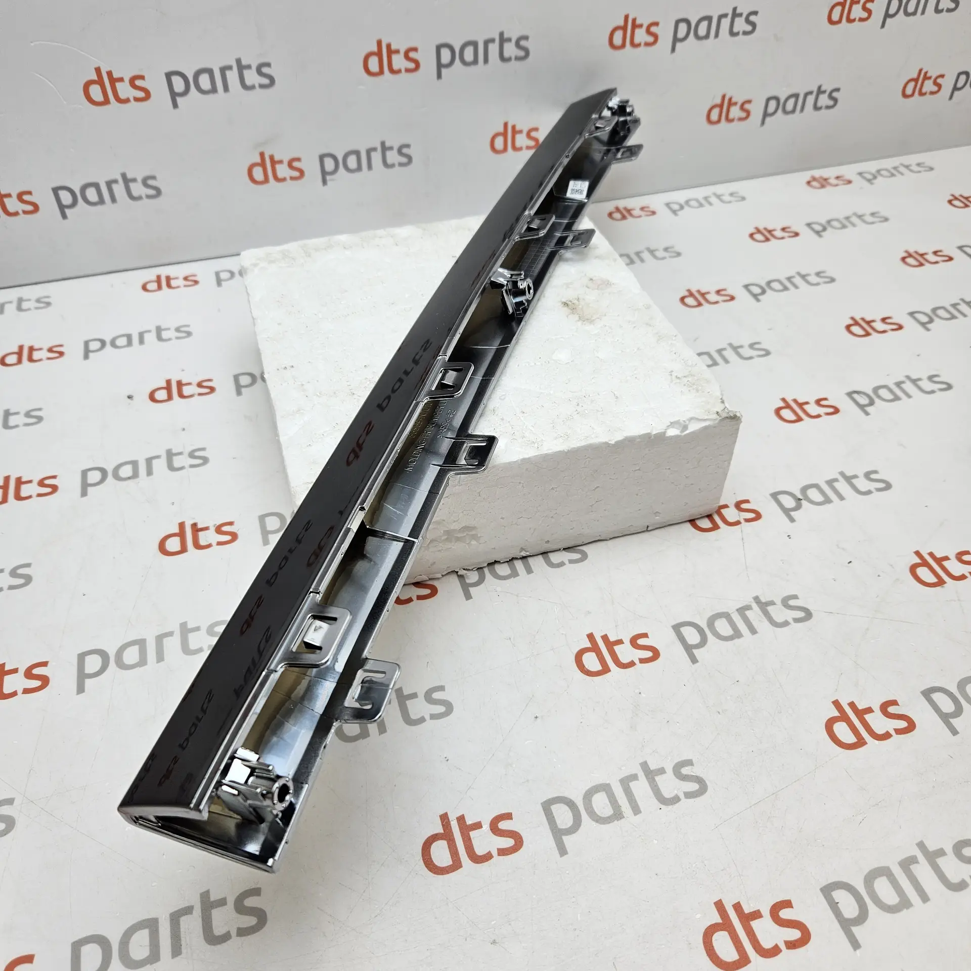 OEM Hyundai 86569N7010TRC – Front bumper center molding