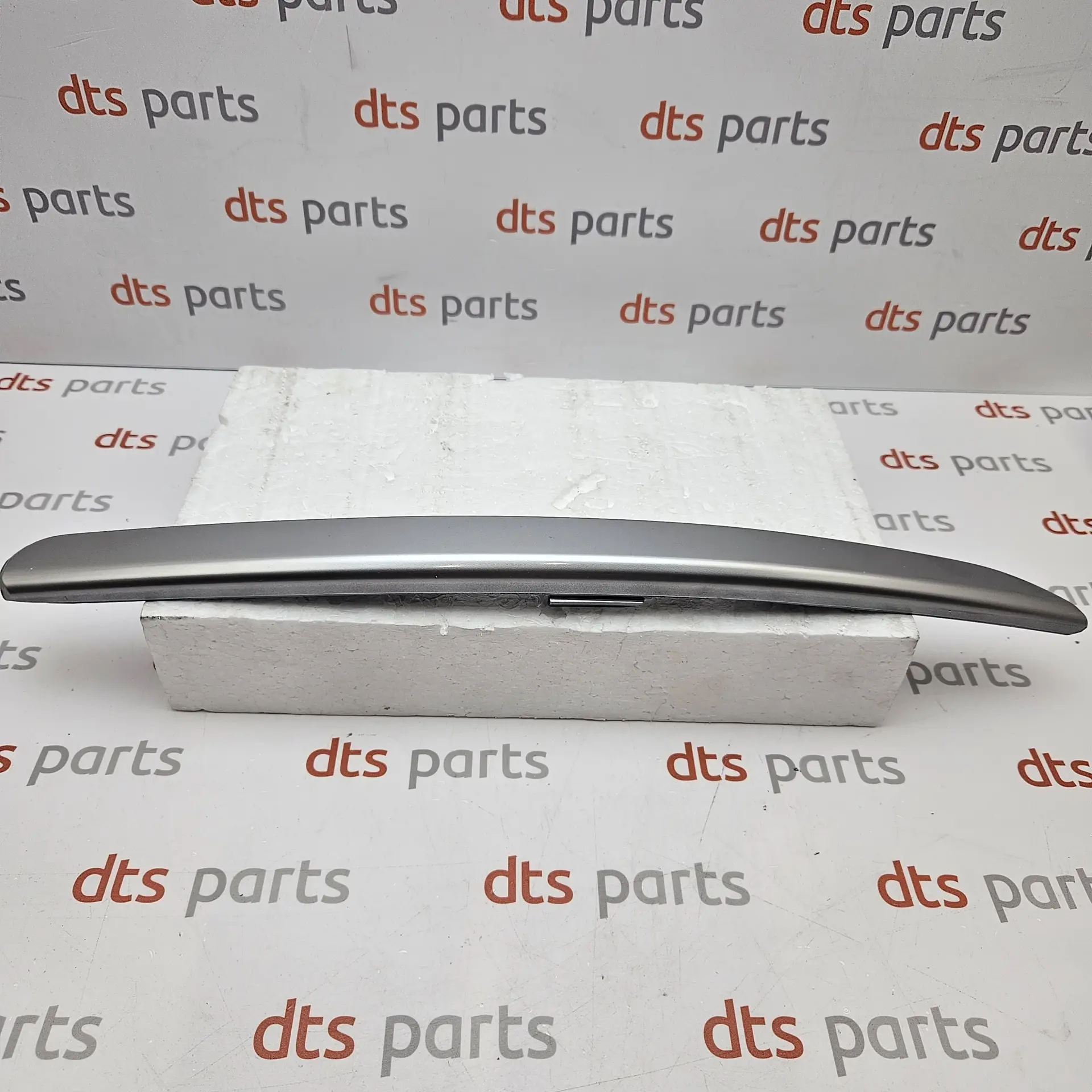 OEM Kia 865823U000 – Front bumper splitter molding