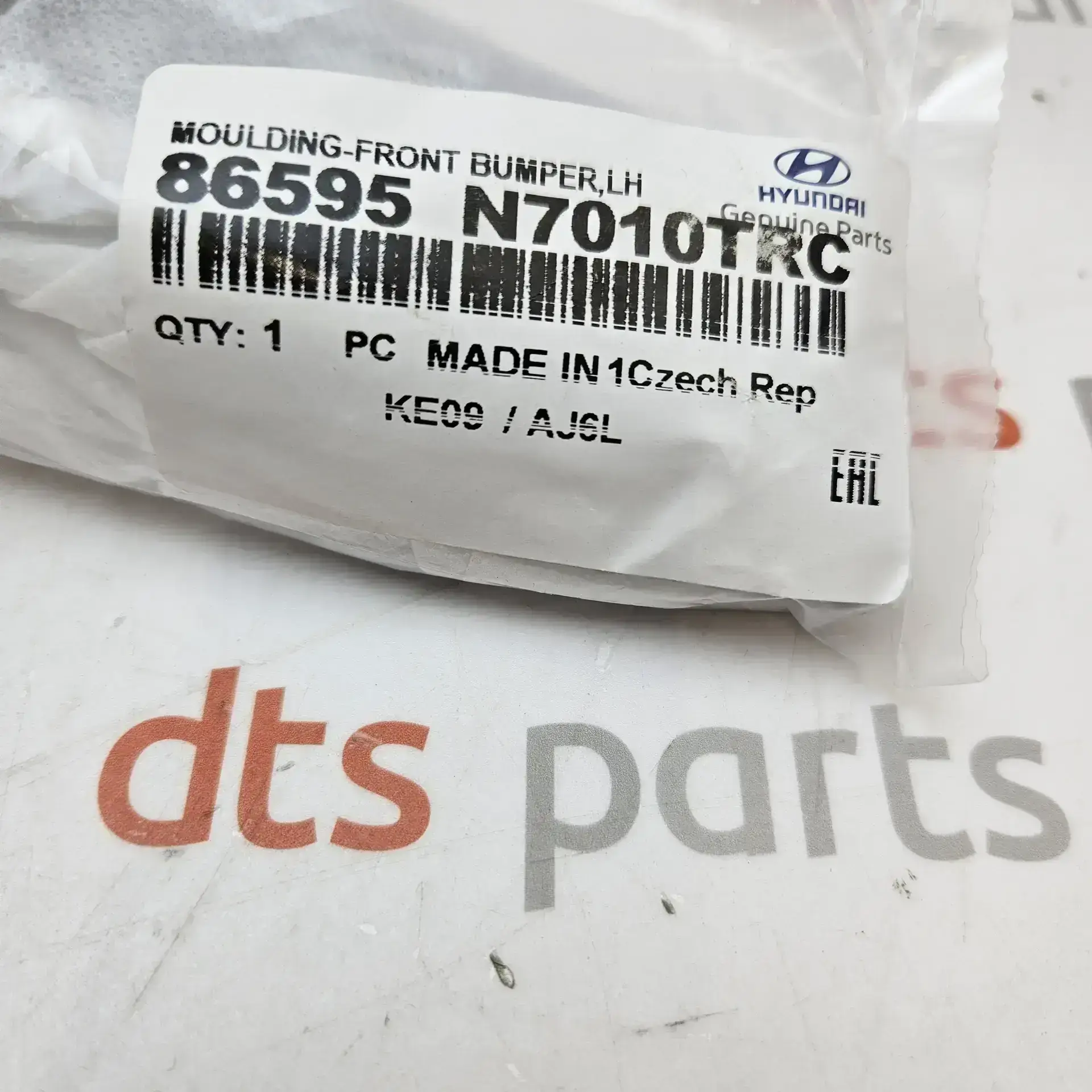 OEM Hyundai 86595N7010TRC – Front left bumper moulding