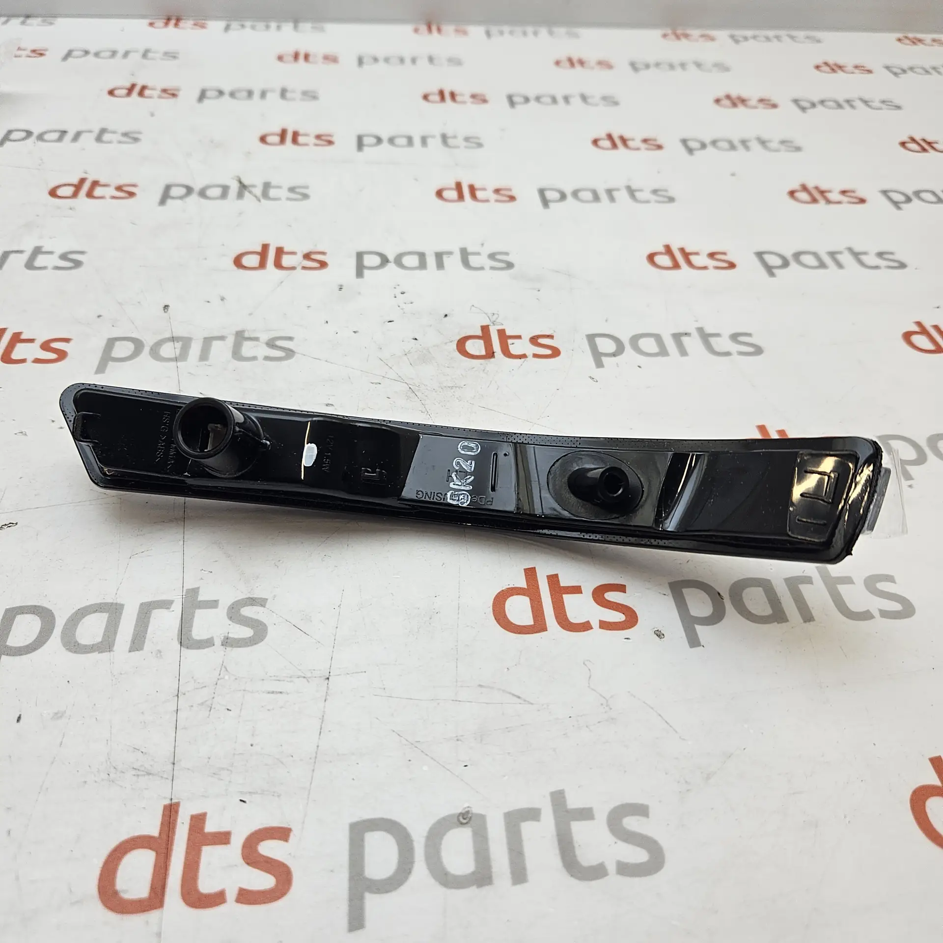 OEM Hyundai 87613G4000 – Left side outside wing mirror led turn signal repeater lamp