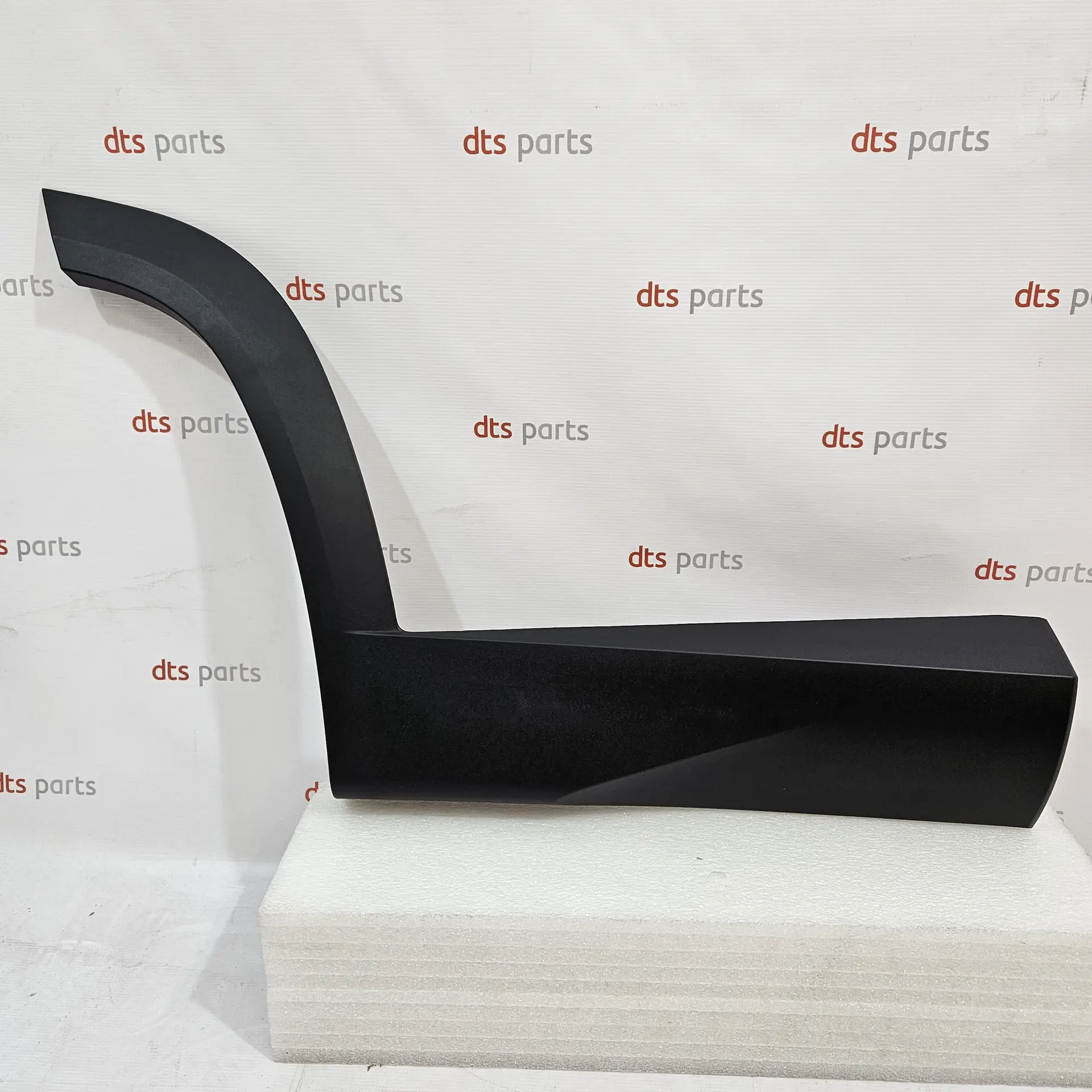 OEM Hyundai 87732N7000 – Rear door trim