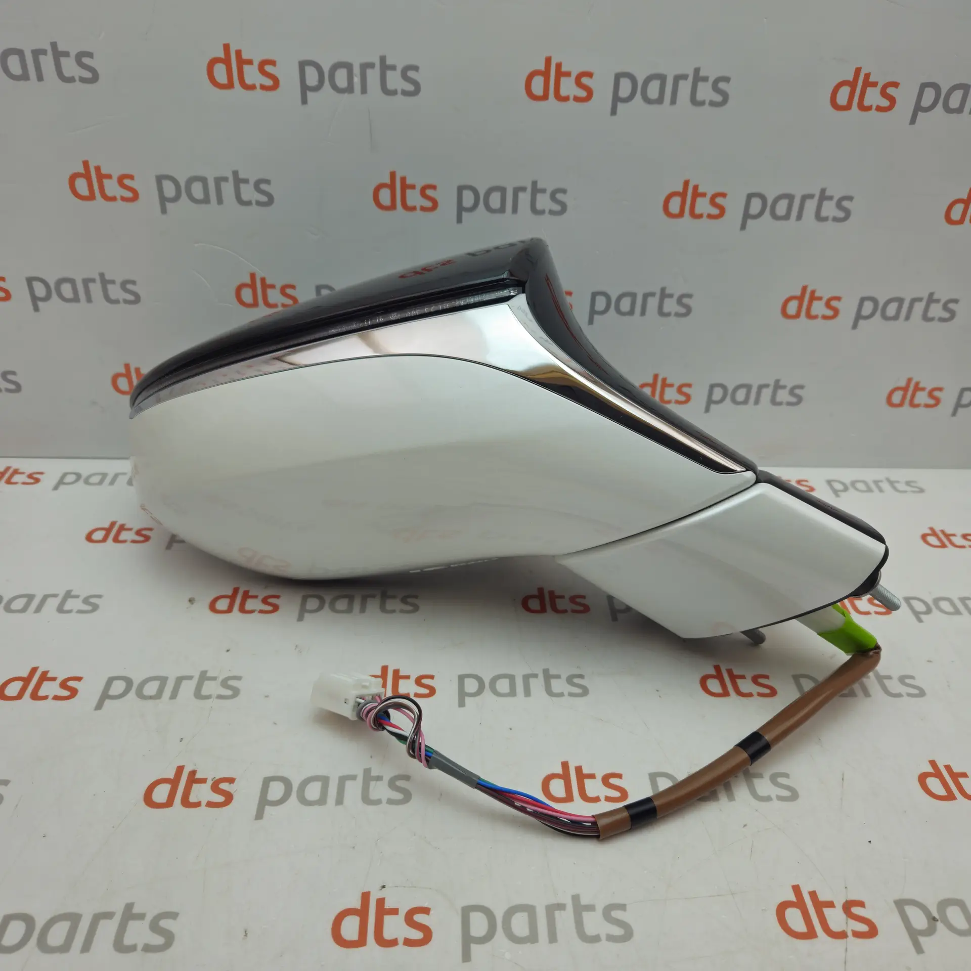 OEM Toyota 8791076350A1 – Right side mirror
