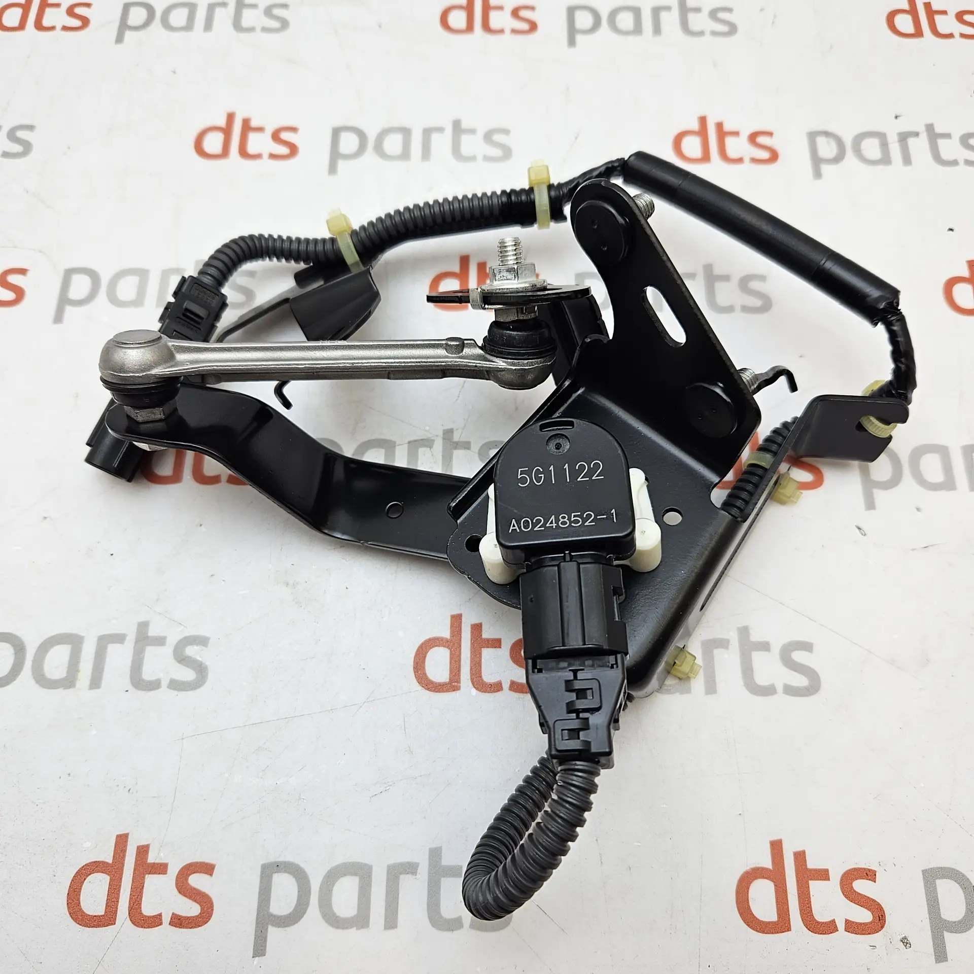 OEM Toyota 8940748061 – Sensor, height control, rear right