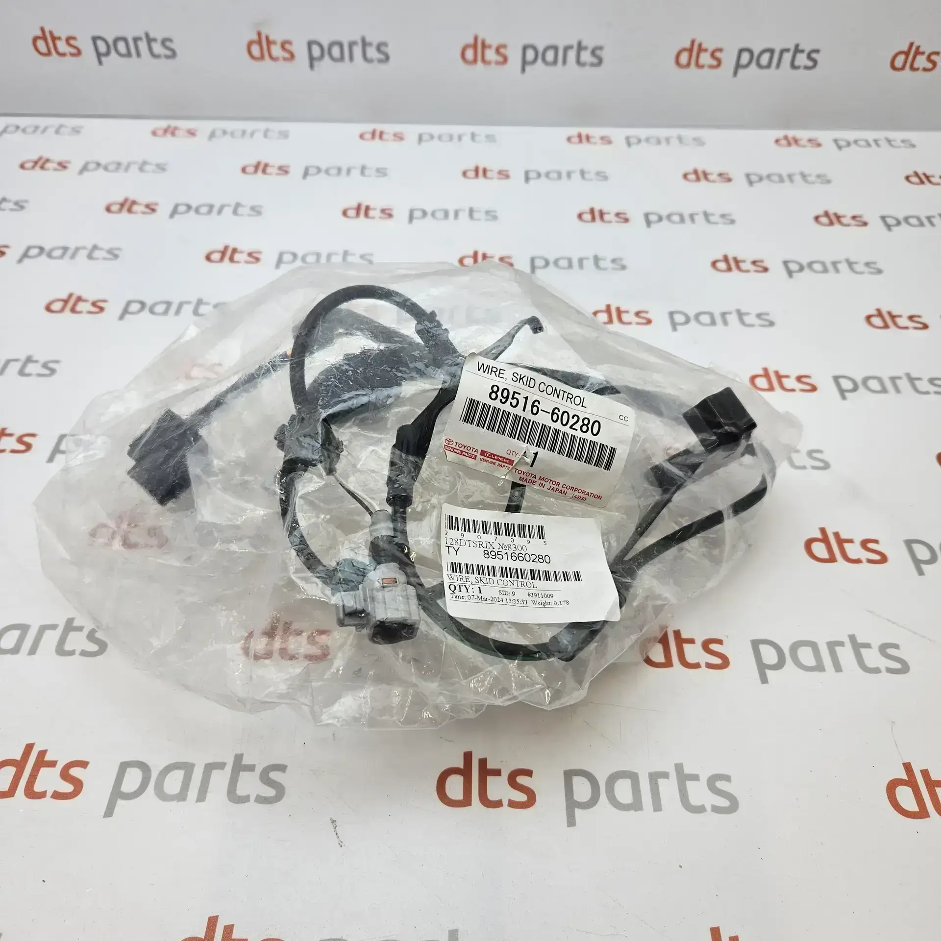 OEM Toyota 8951660280 – Skid control sensor wire
