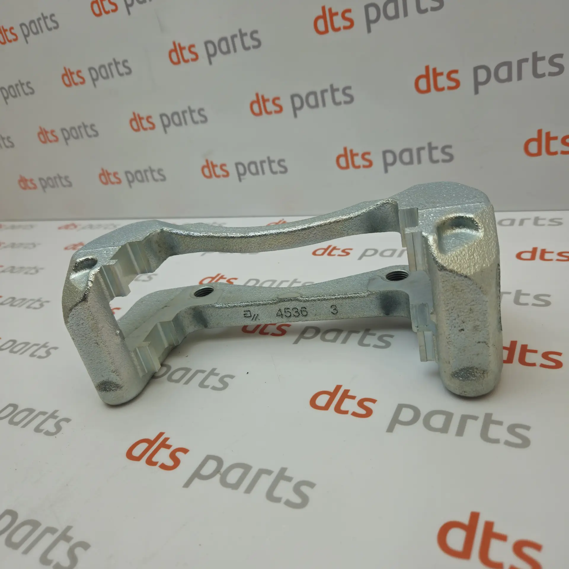 OEM Isuzu 8980781680 – Front brake clipper bracket