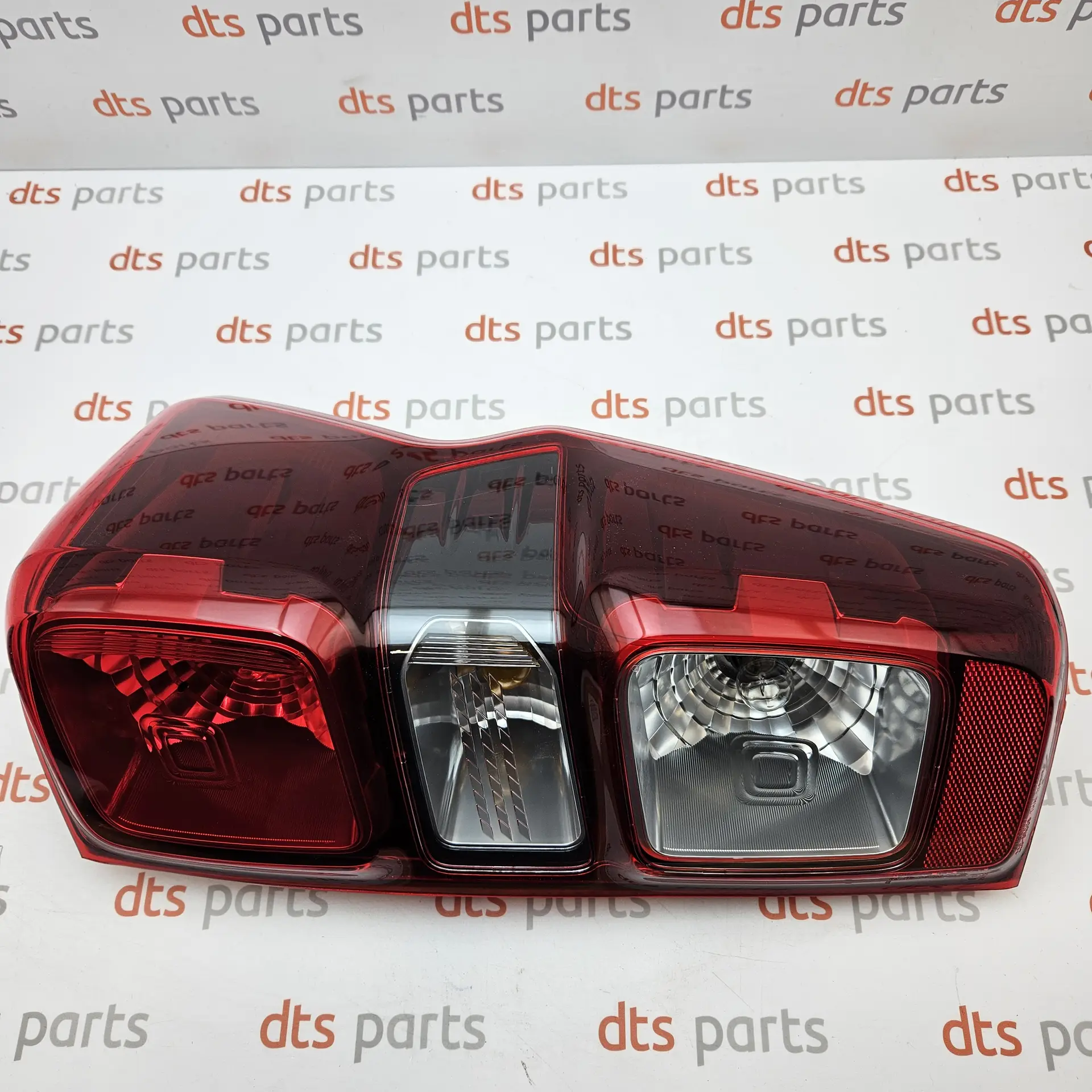 OEM Isuzu 8983287994 – Rear right LED taillight