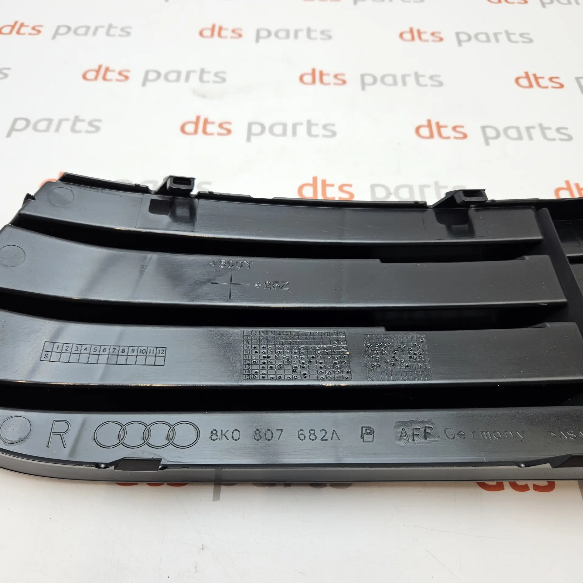 OEM VAG 8K0807682A01C – Front left fog light cover