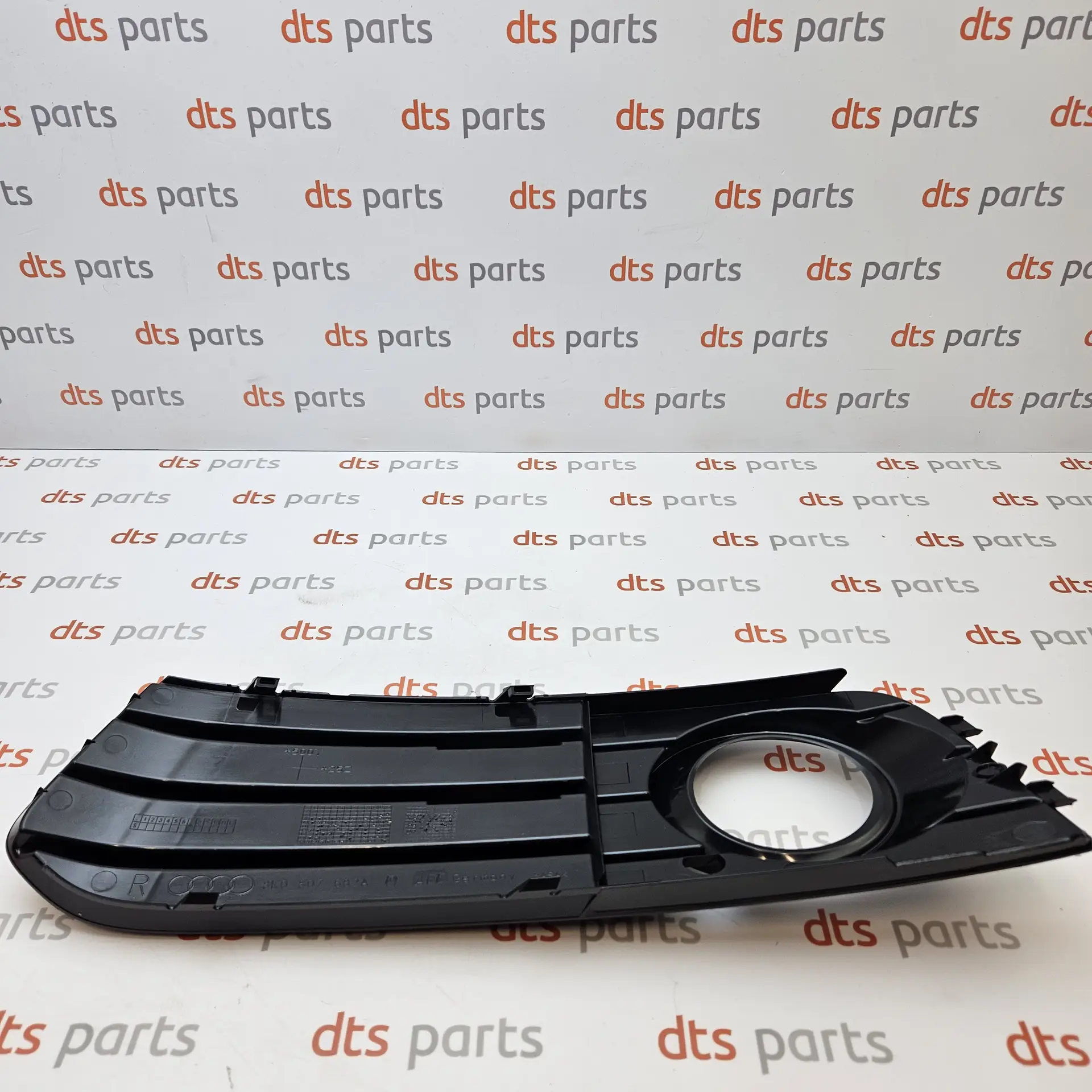 OEM VAG 8K0807682A01C – Front left fog light cover