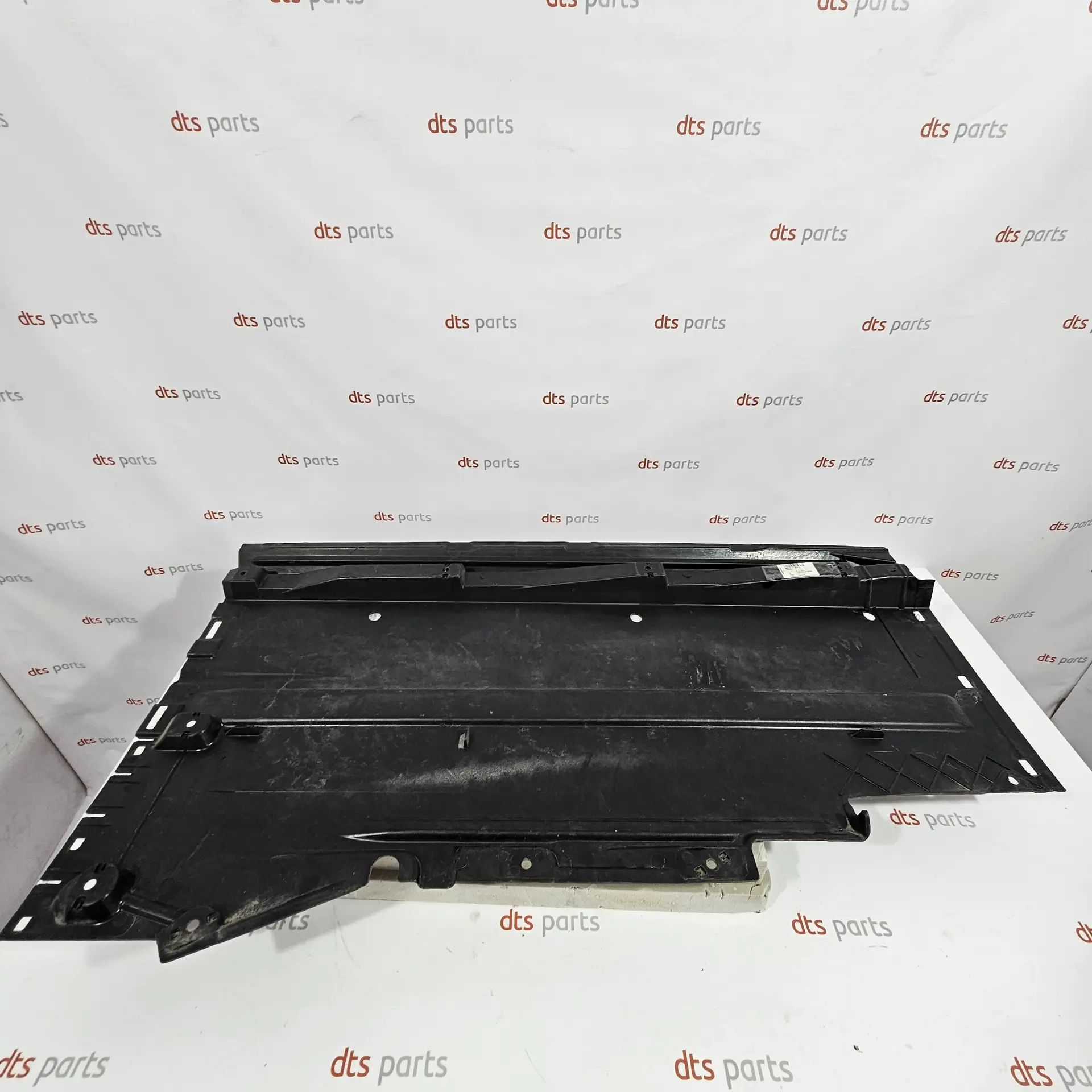 OEM VAG 8K0825207C – Left underbody liner trim