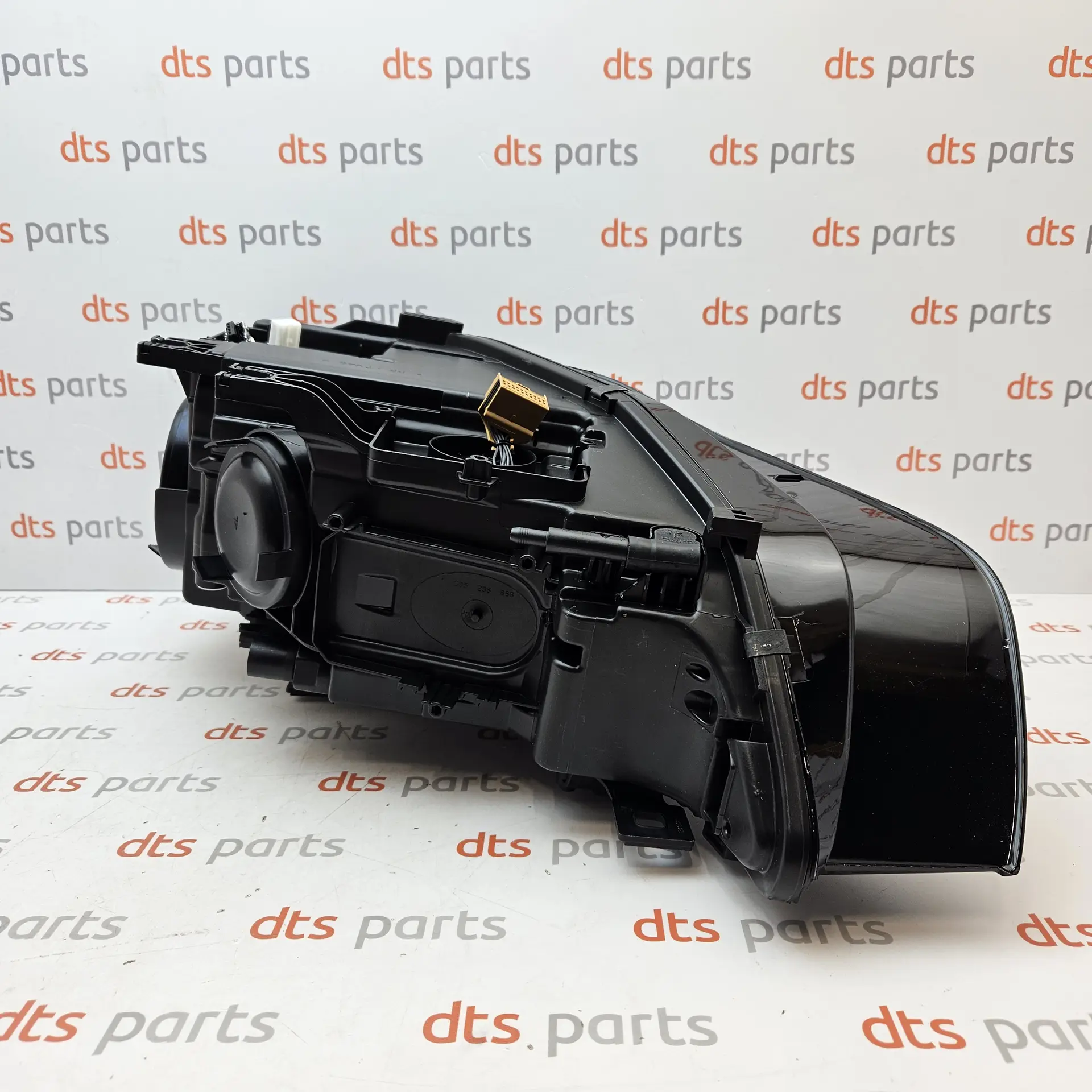 OEM VAG 8K0941044F – Front right headlight