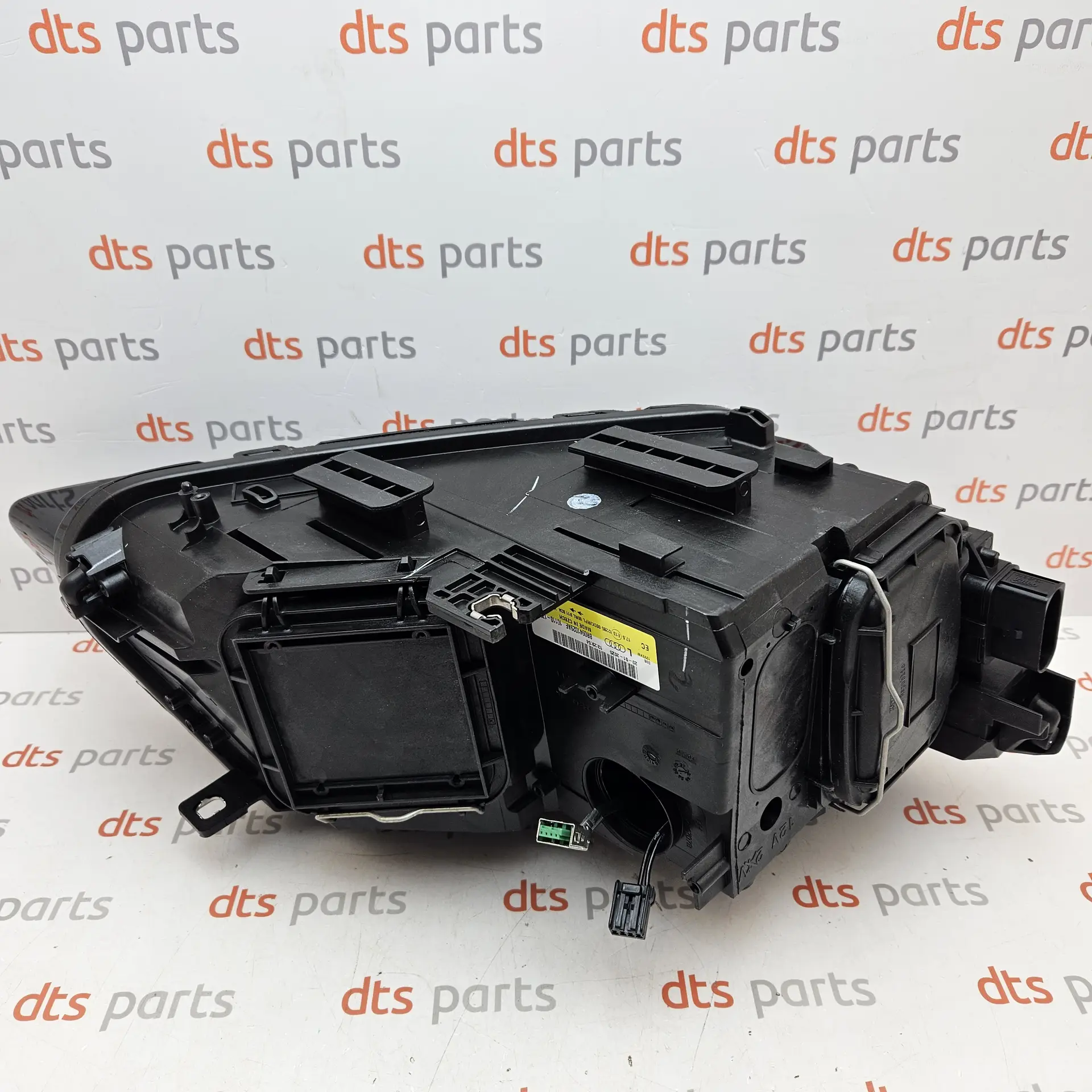 OEM VAG 8R0998029J – Left bi-xenon headlight assembly
