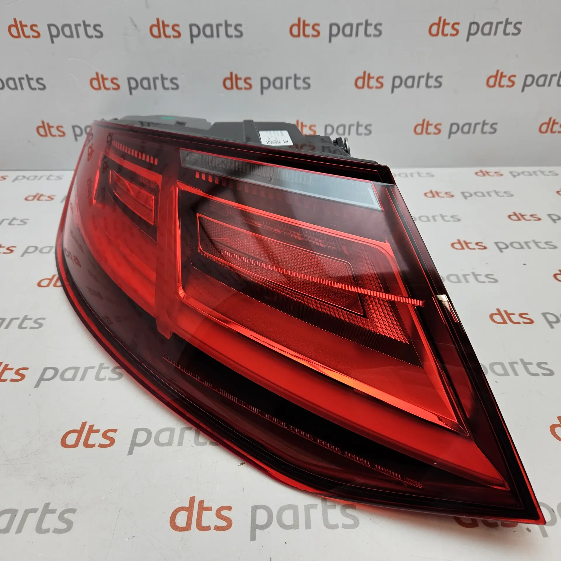 OEM VAG 8S0945095G – Rear left taillight