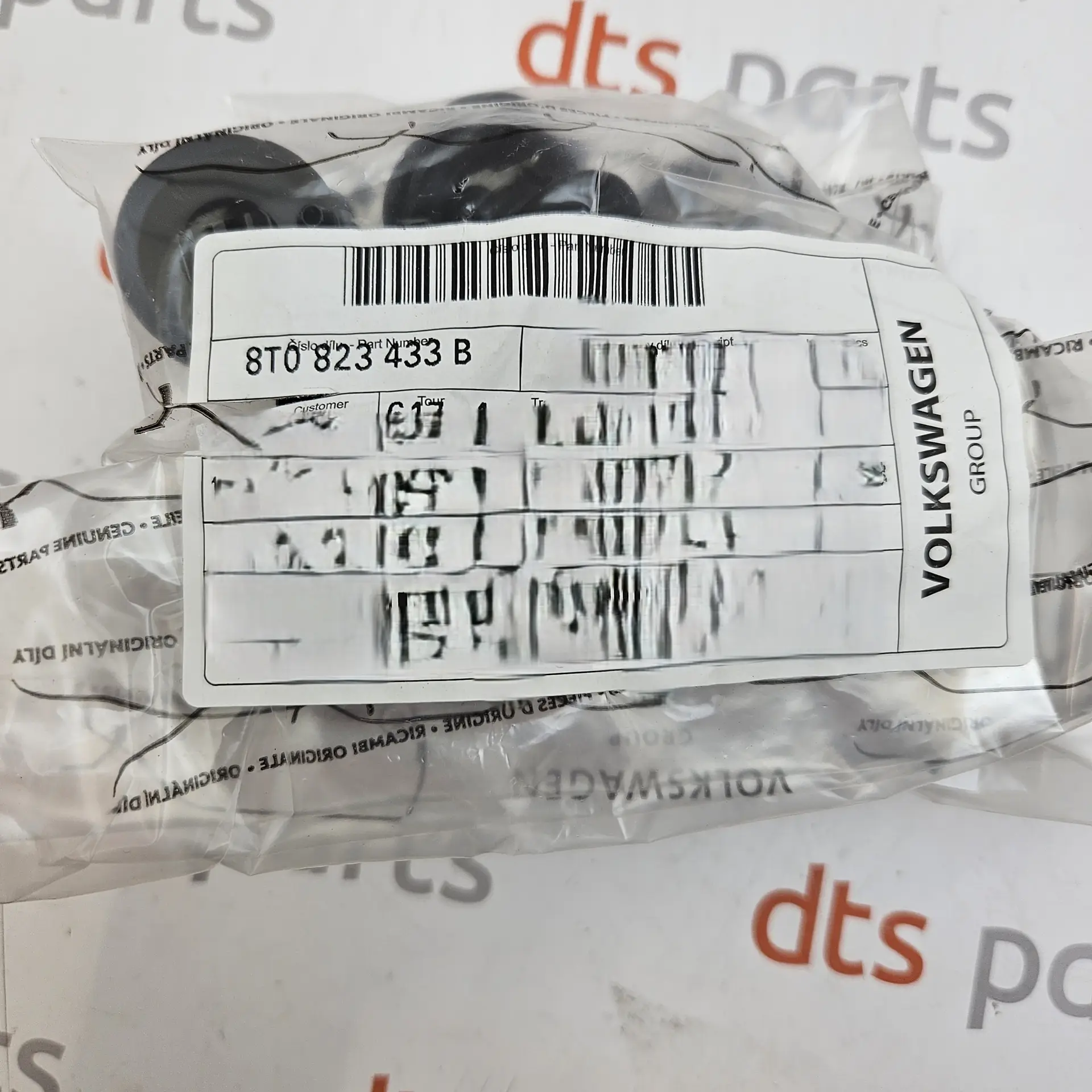 OEM VAG 8T0823433B – Front hood stop buffer rubber clip