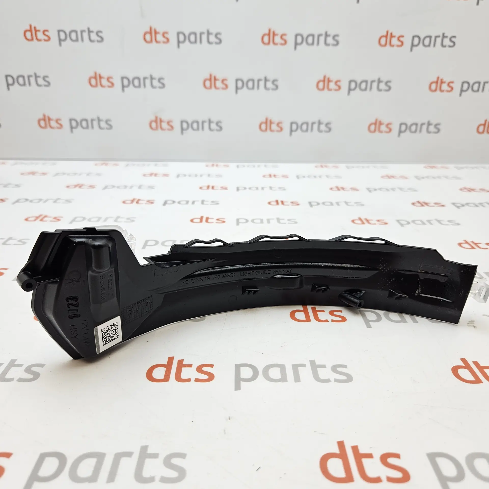 OEM Audi 8V0949102B – Front right turn signal indicator