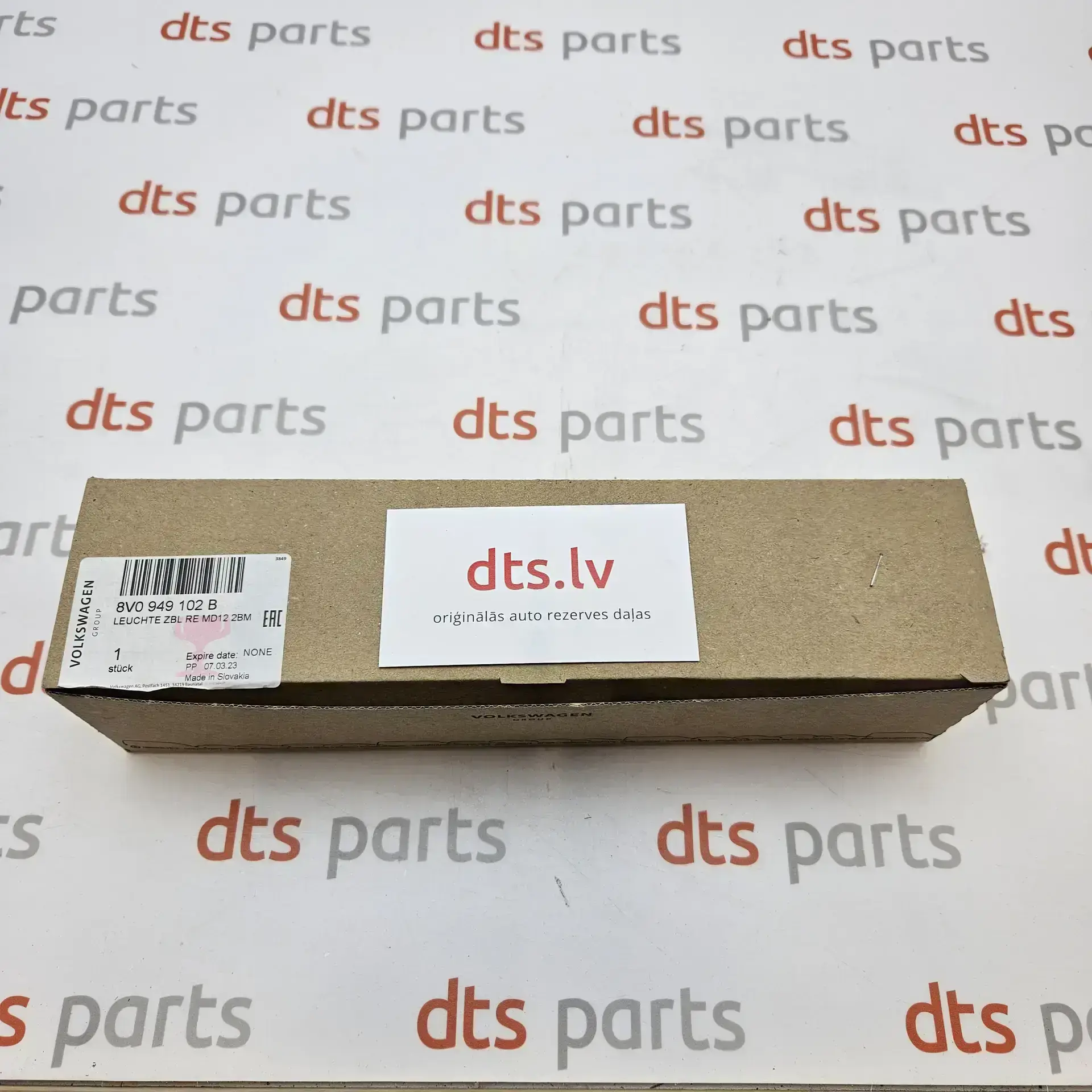 OEM Audi 8V0949102B – Front right turn signal indicator