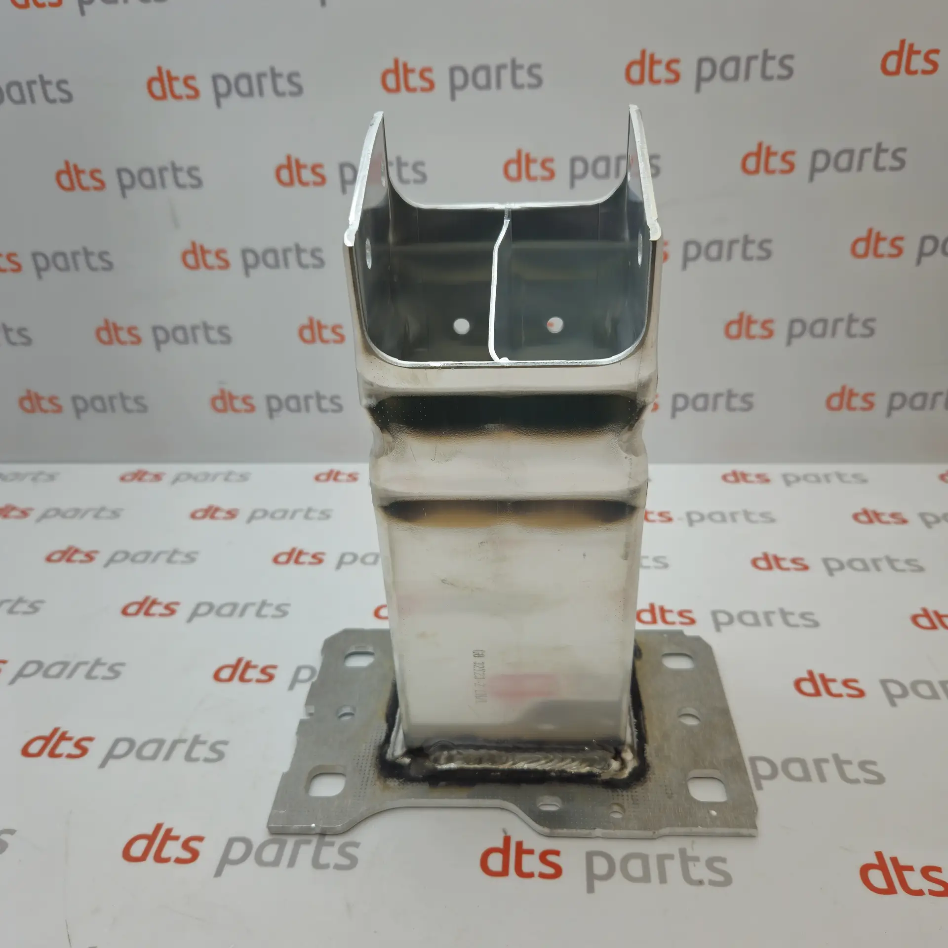 OEM VAG 8W0807133A – Front left bumper reinforcement bracket