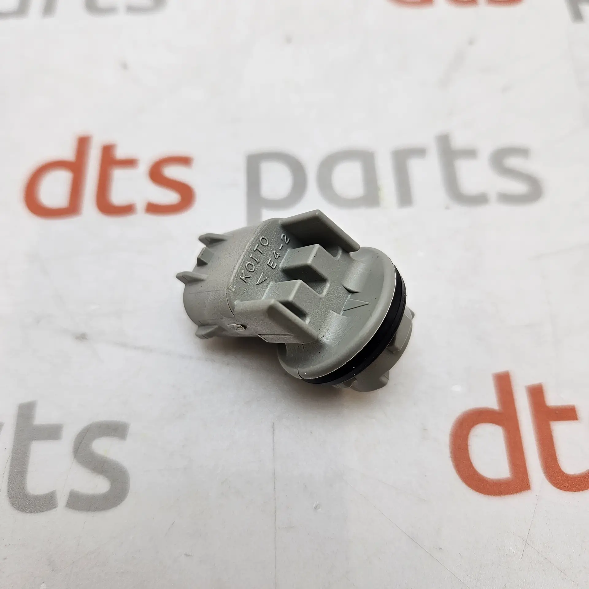 OEM Toyota 9007599012 – Socket Plug, License Plate Lamp,  1989-2006 Toyota