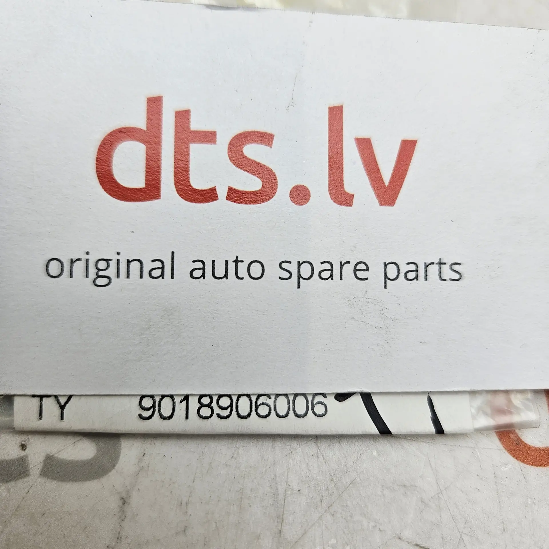 OEM Toyota 9018906006 – Rocker panel molding grommet