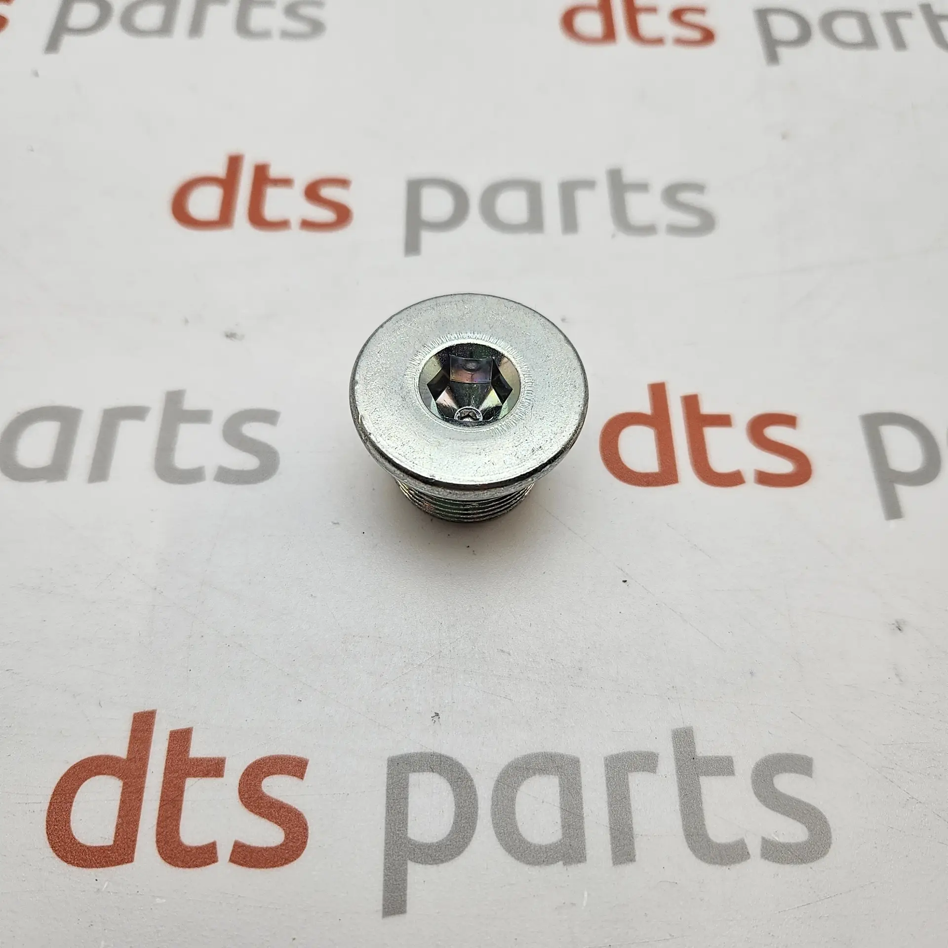 OEM Toyota 9034124014 – Front differential drain plug  Toyota Genuine OEM Part
