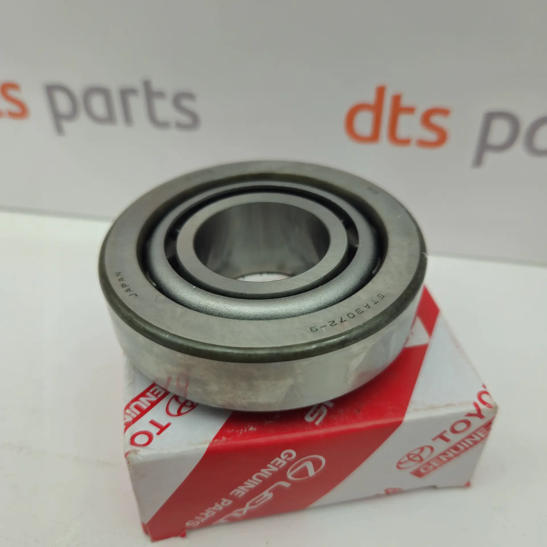 OEM Toyota/Lexus 9036630067 – Rear differential front bearing