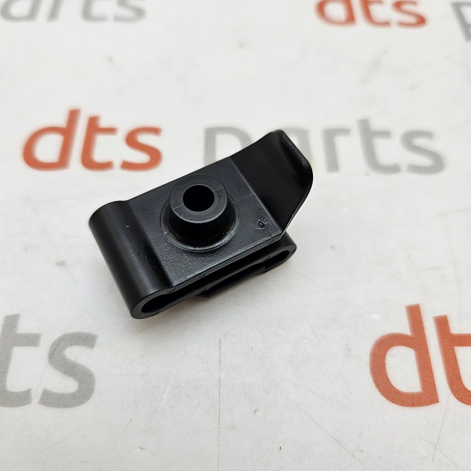 OEM Toyota 9046705114 – Bumper fender clip, Genuine Toyota