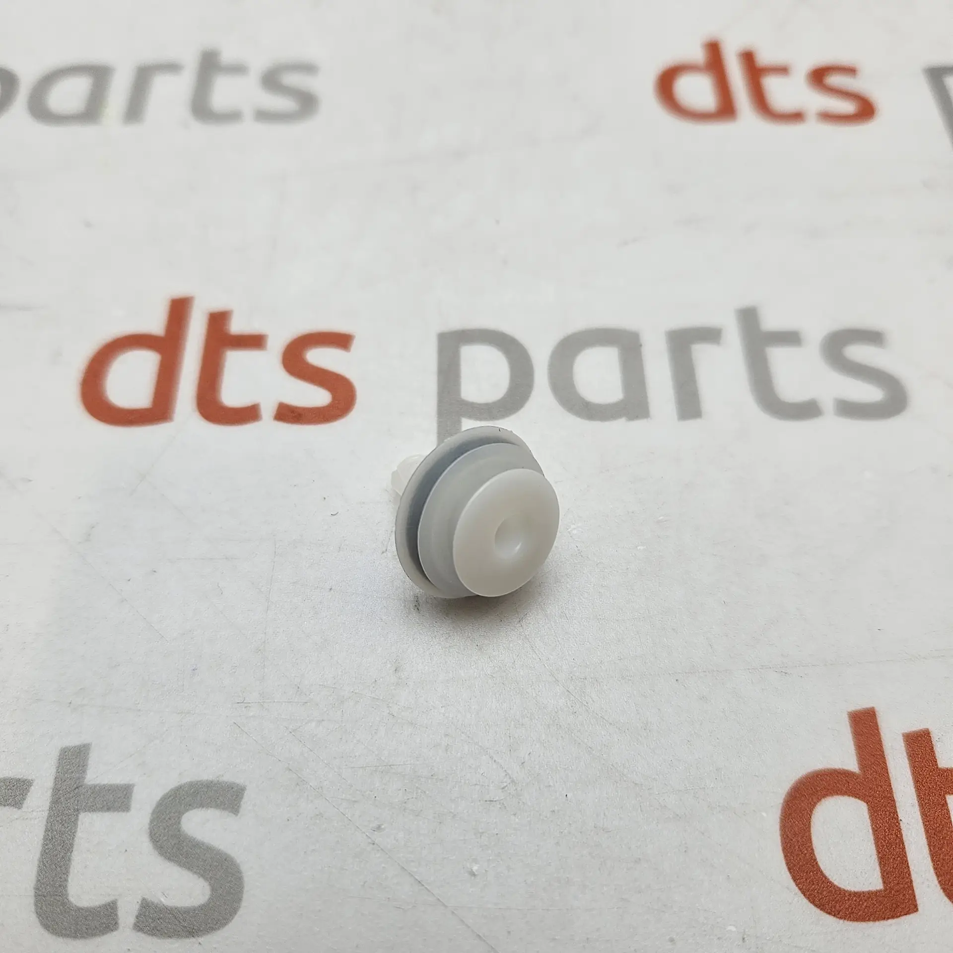 OEM Toyota 9046709206 – Clip  Genuine Toyota