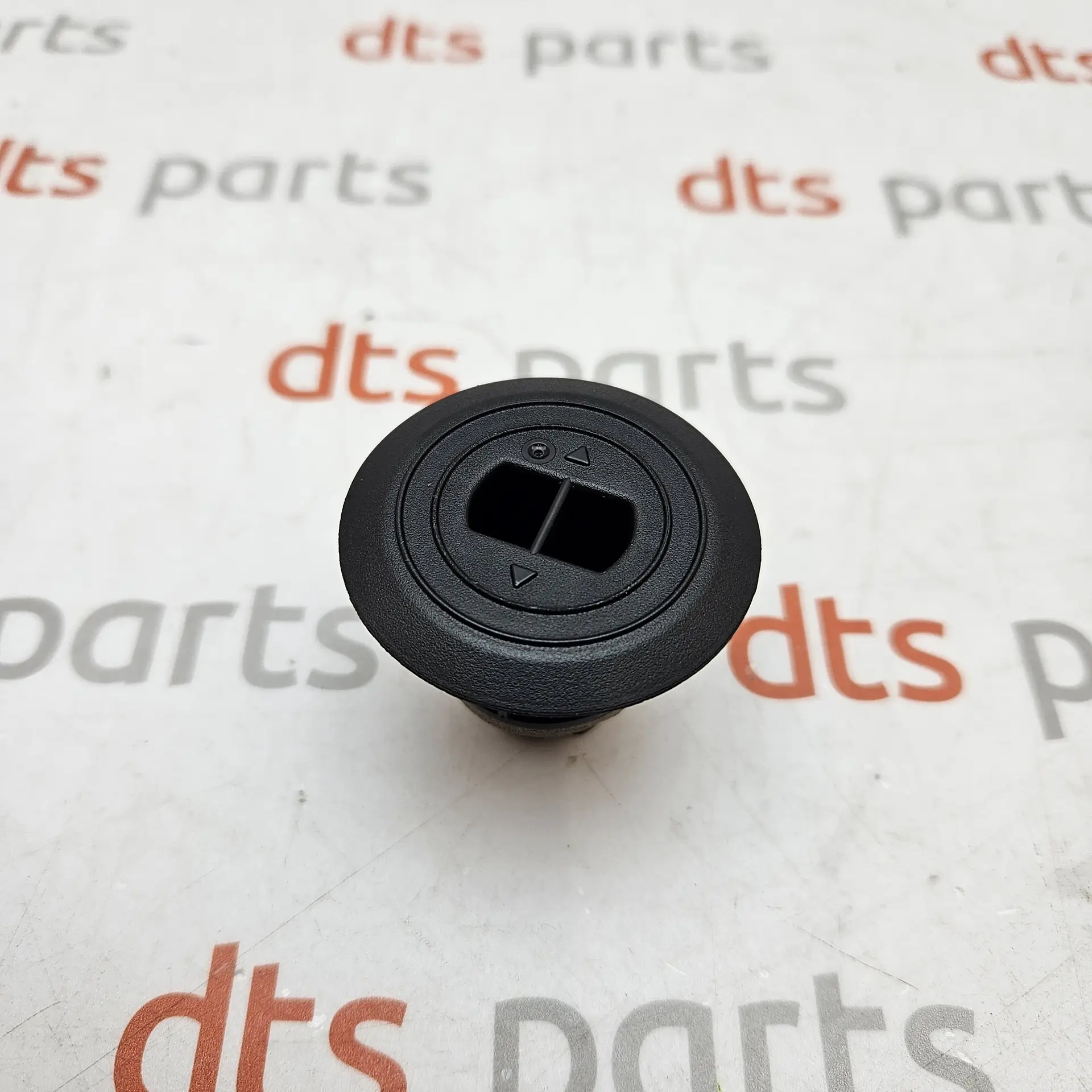 OEM Toyota 9046722015 – Clip