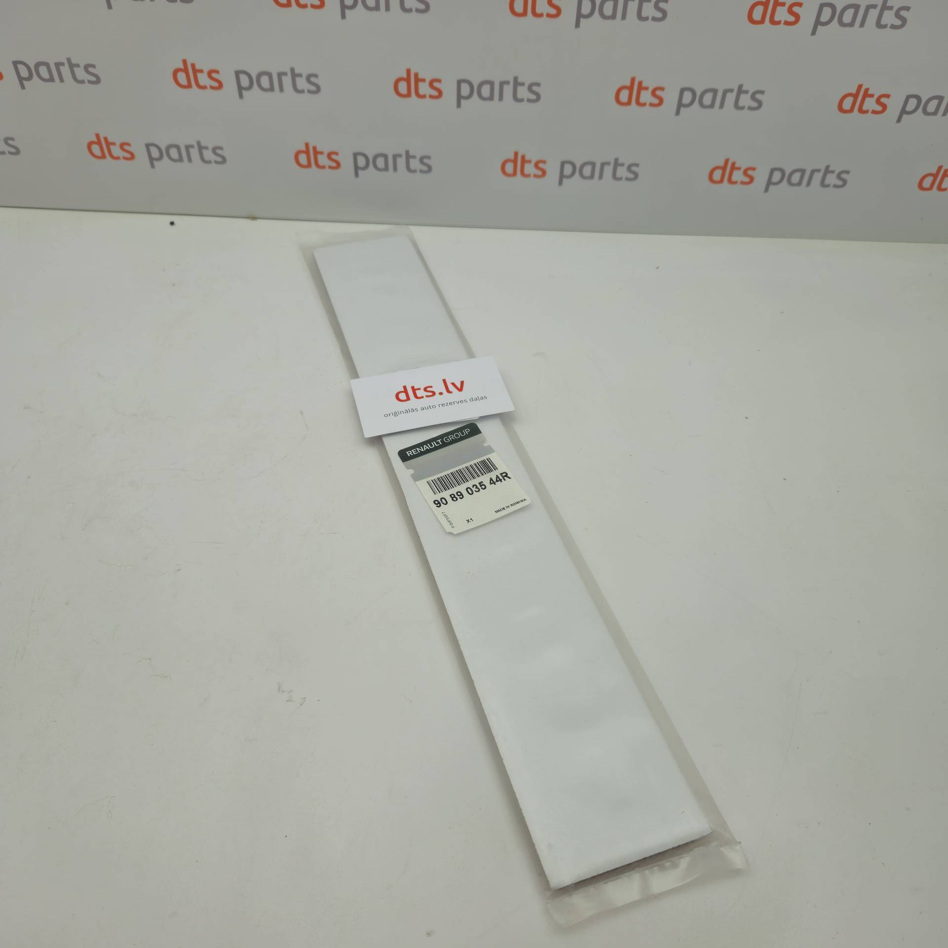 OEM Renault 908903544R – Rear trunk emblem