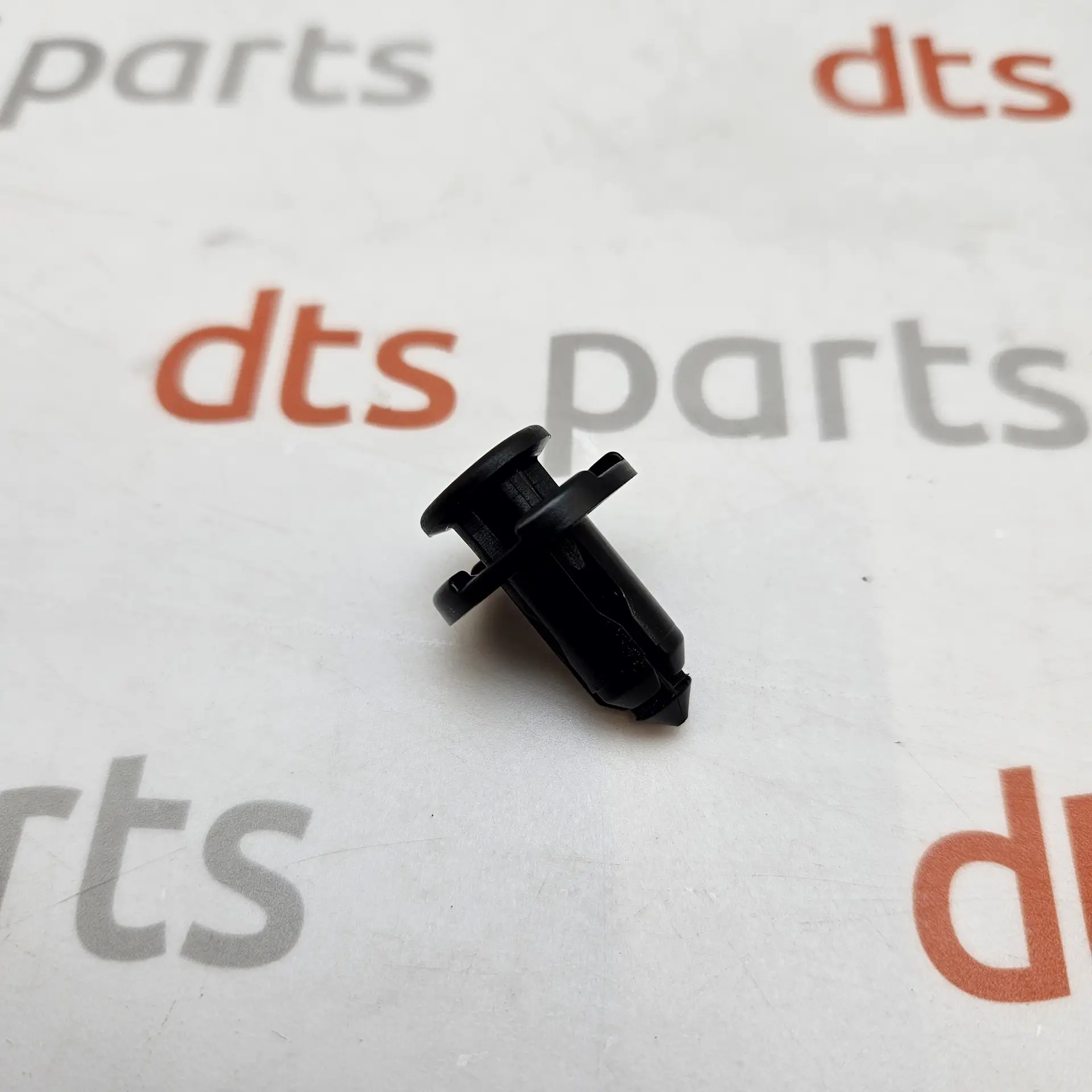 OEM Subaru 909140007 – Bumper clip