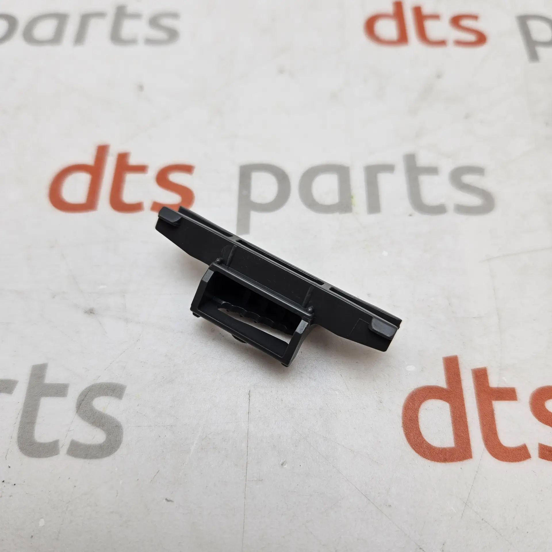 OEM Subaru 91017FA030 – Roof moulding clip Subaru Impreza 1992-2000