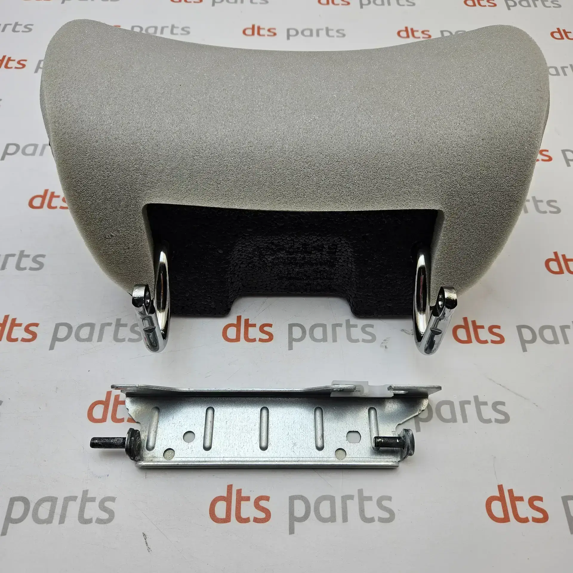OEM Volvo 9123927 – Headrest (Rear, Outer)