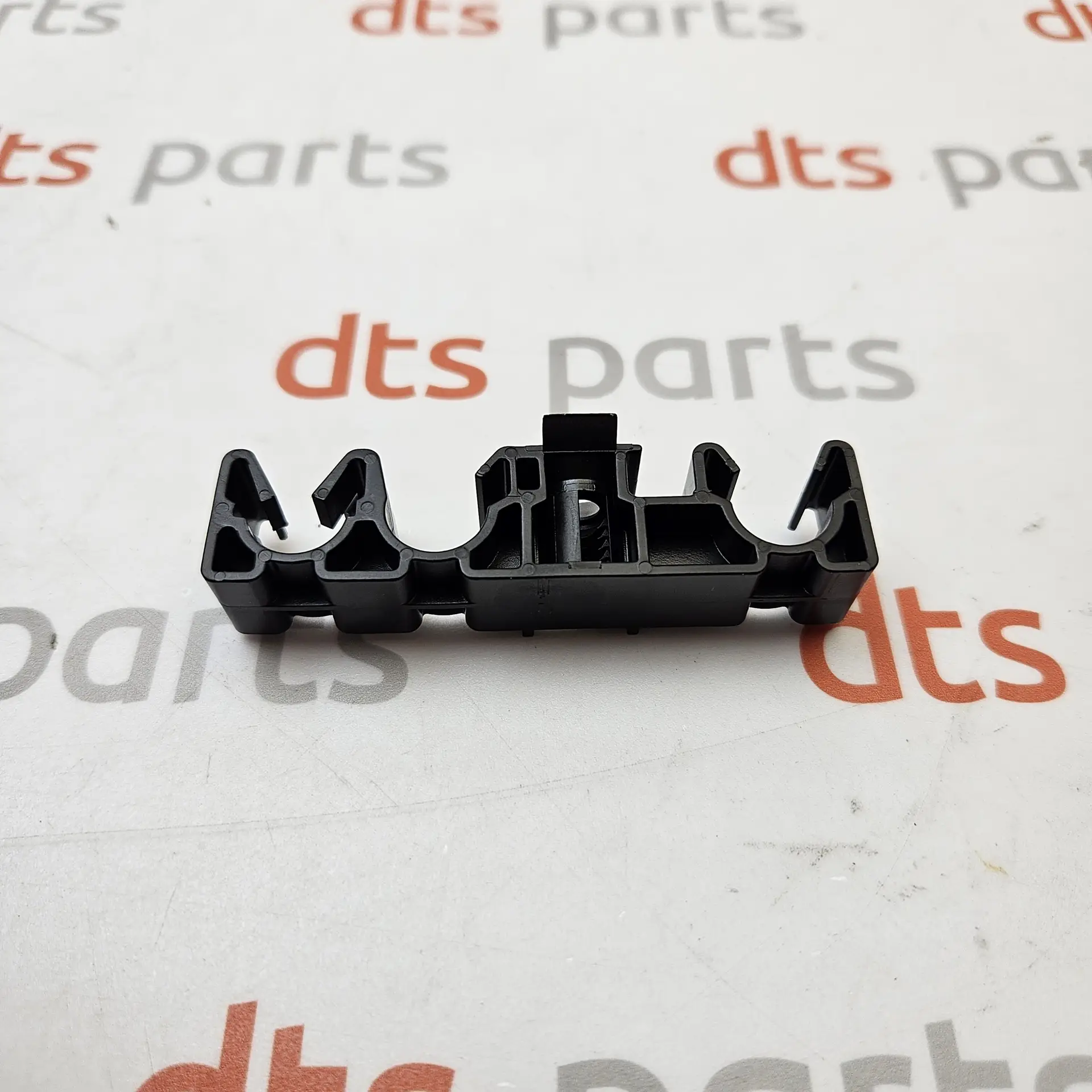 OEM Volvo 9179432 – Underbody multi-circuit line guide clip