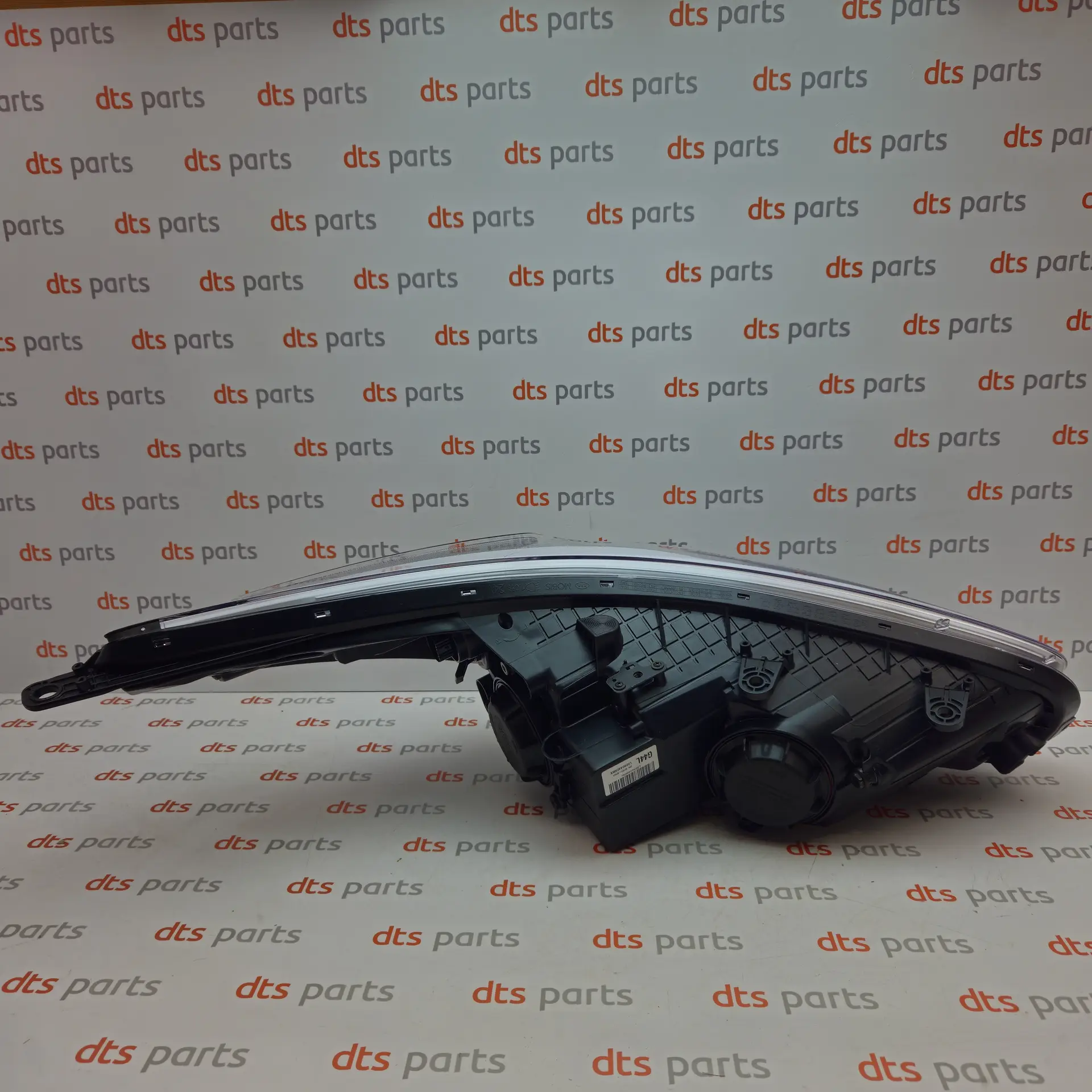 OEM Kia 92101A2441 – Left headlight