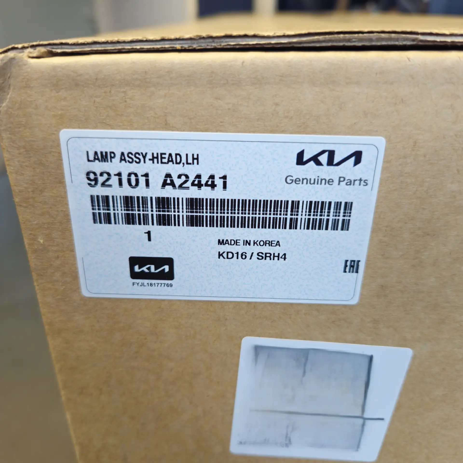 OEM Kia 92101A2441 – Left headlight