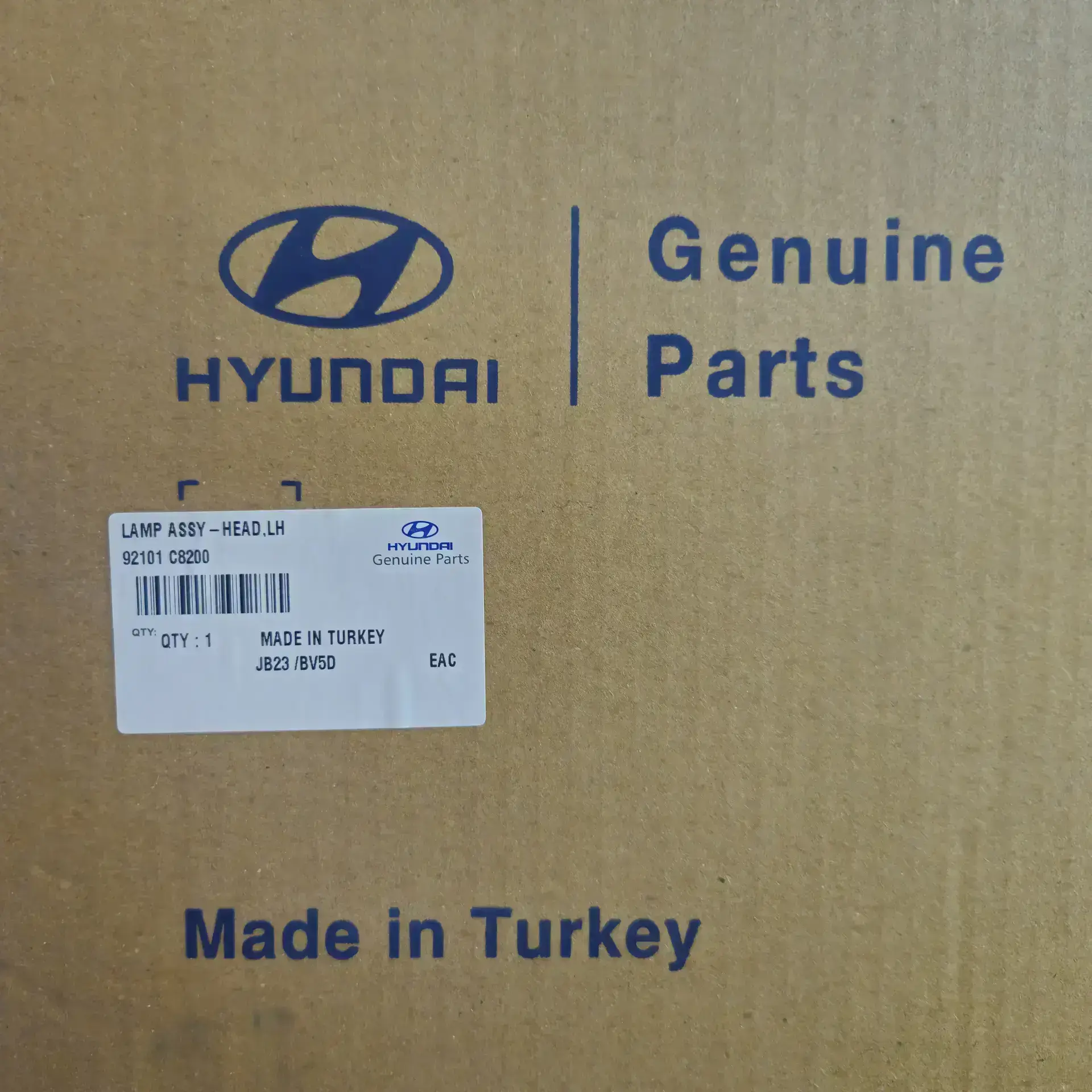 OEM Hyundai 92101C8200 – Front left headlight