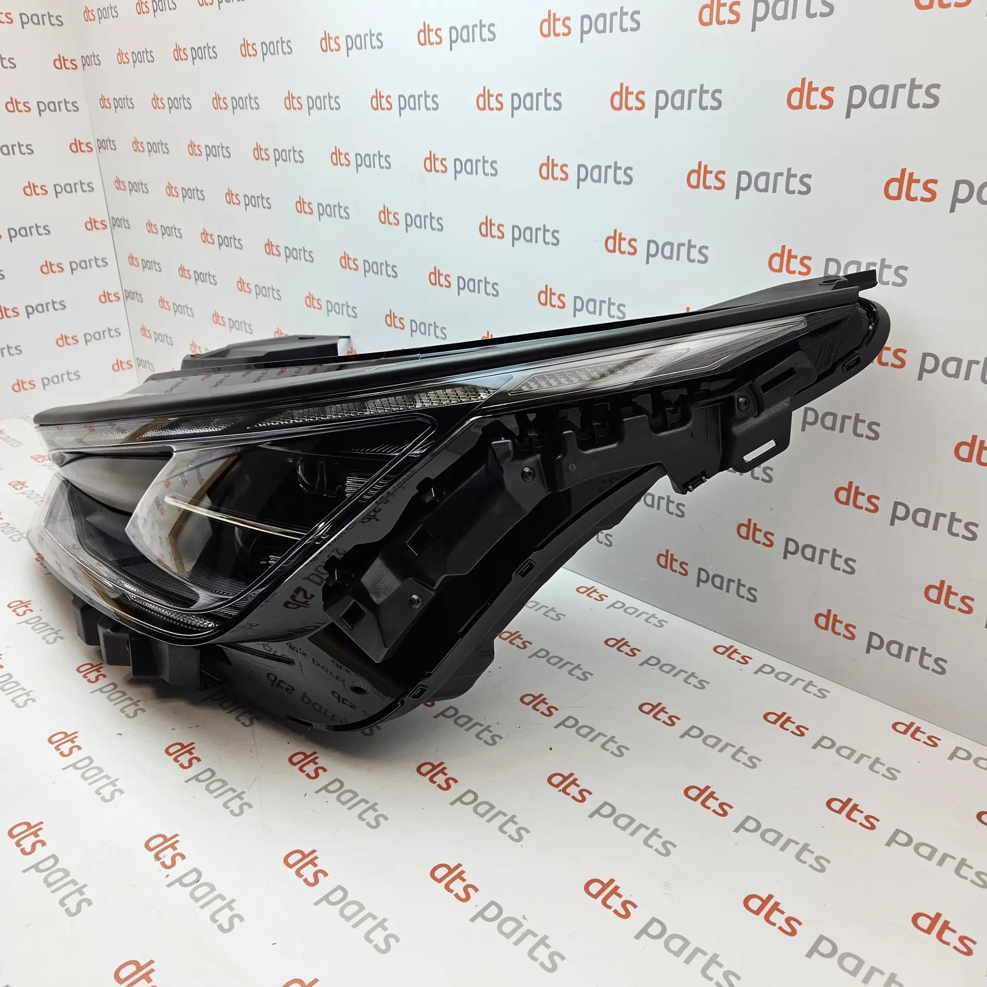 OEM Kia 92101CV110 – Left headlight