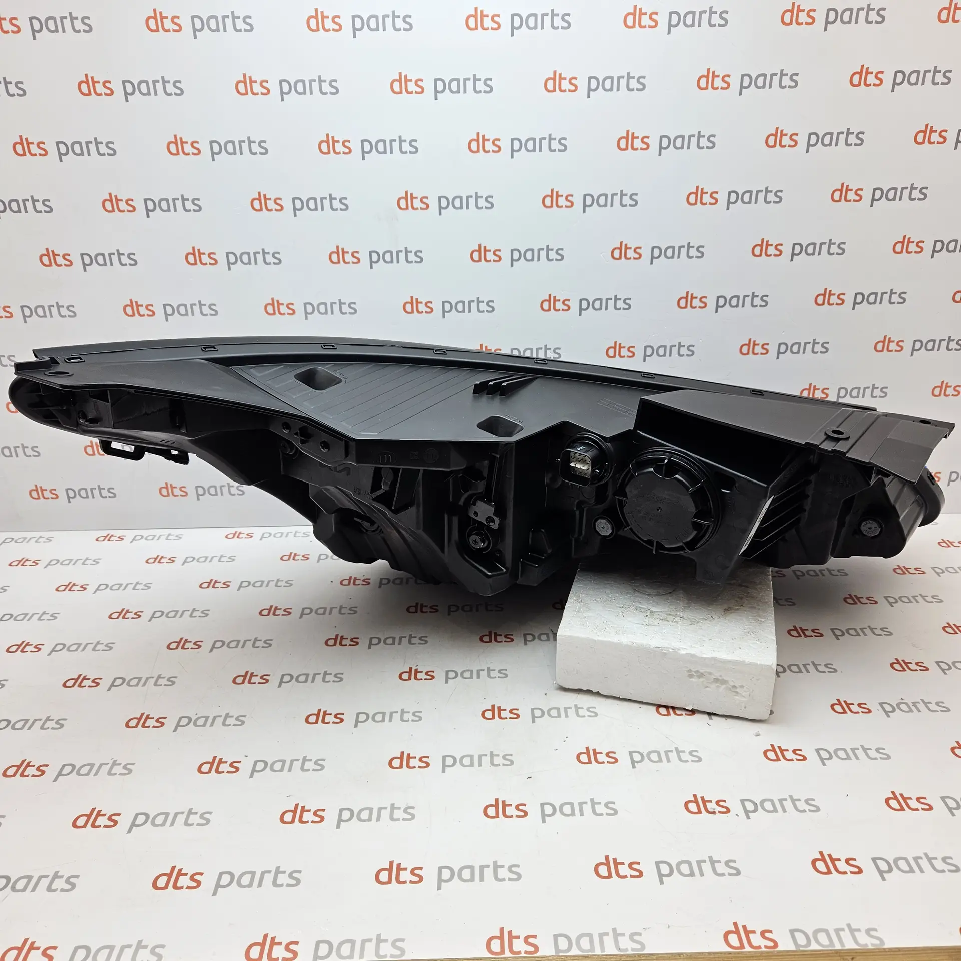 OEM Kia 92101CV110 – Left headlight