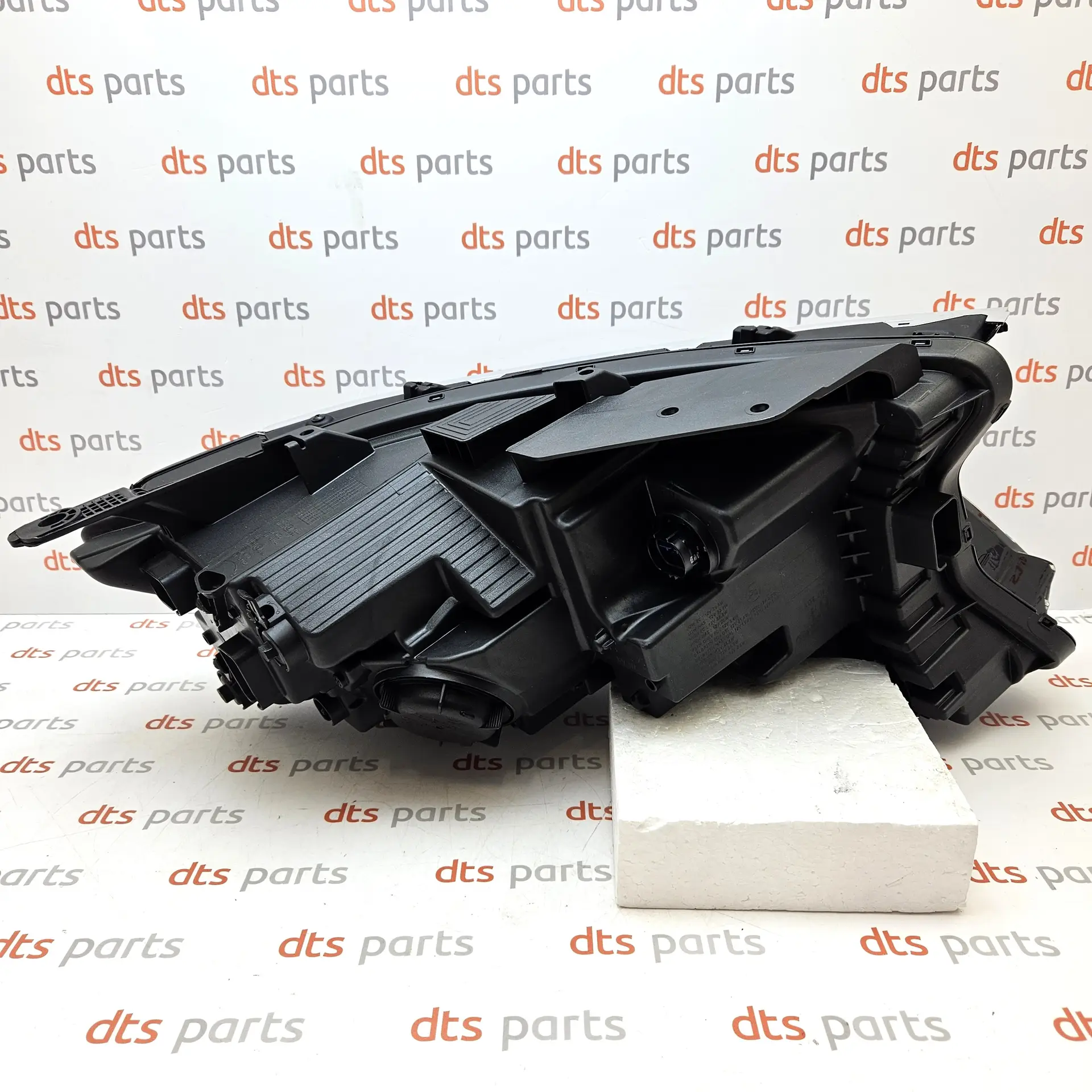 OEM Kia 92101P2120 – Left headlight
