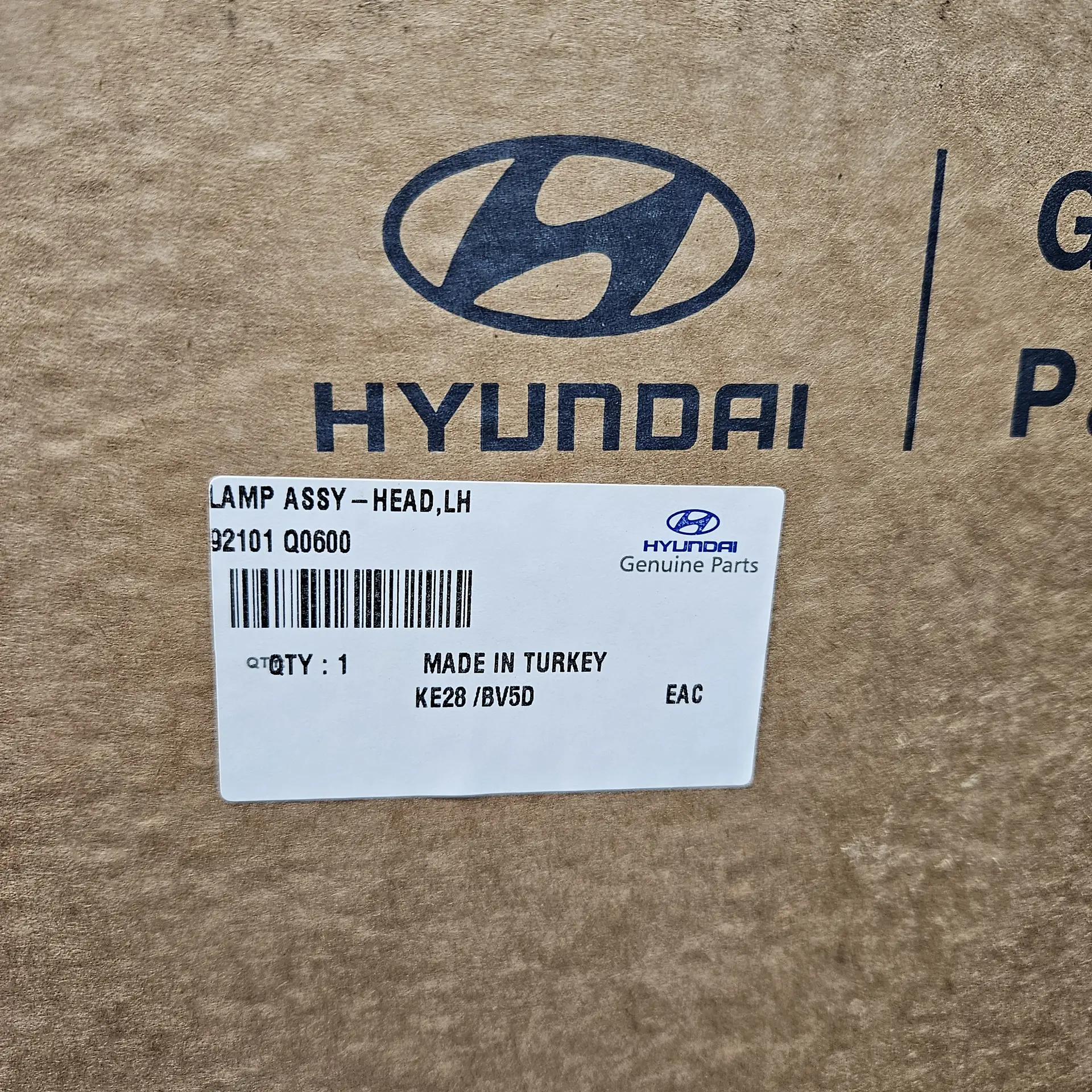 OEM Hyundai 92101Q0600 – Left side front headlight housing assembly