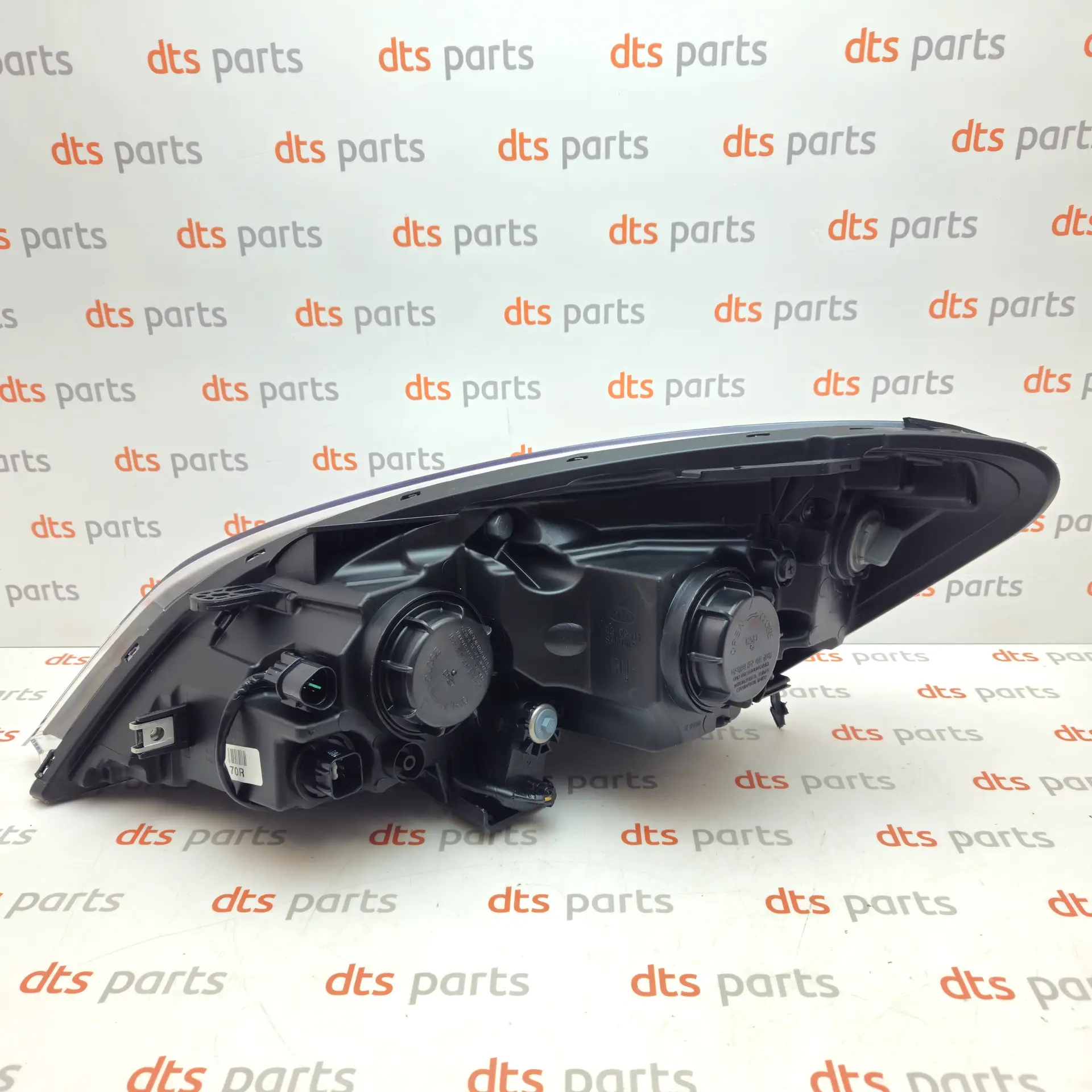OEM Kia 921021H070 – Right headlight