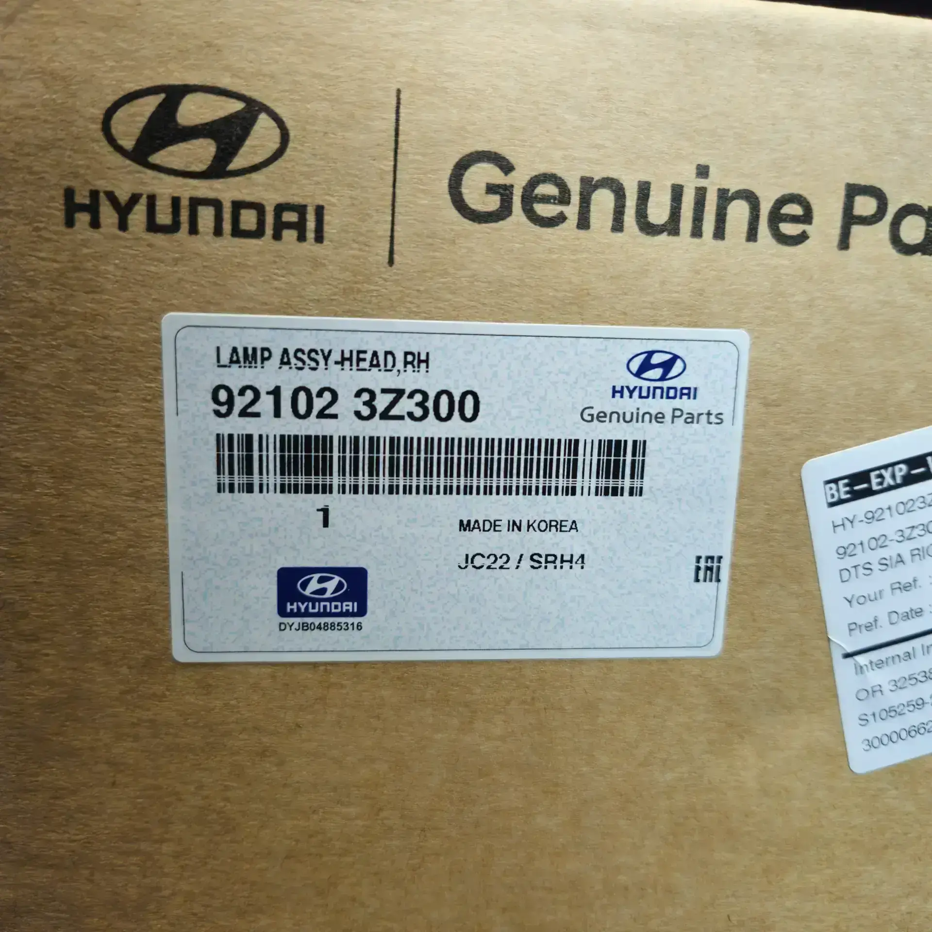 OEM Hyundai 921023Z300 – Front right headlight